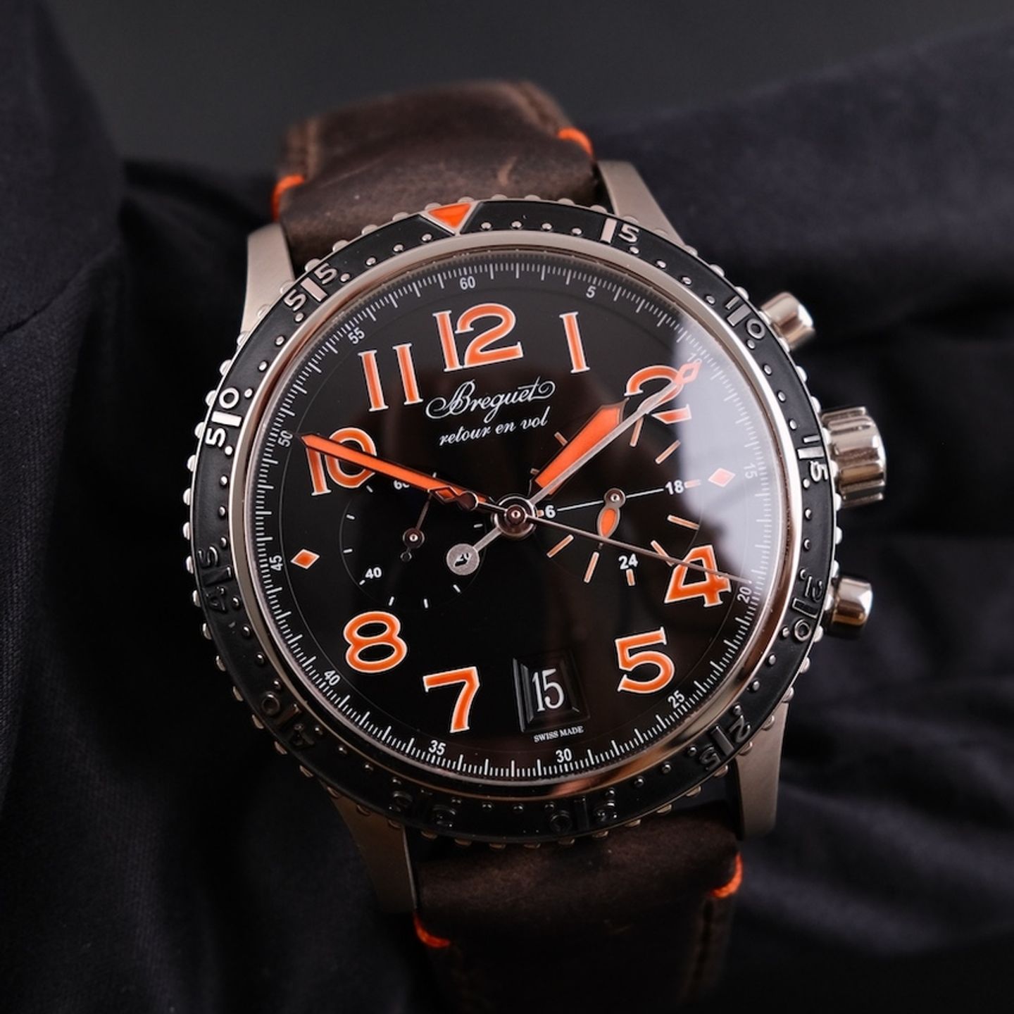 Breguet Type XX - XXI - XXII 3815TI/HO/3ZU (2022) - Black dial 42 mm Titanium case (4/8)