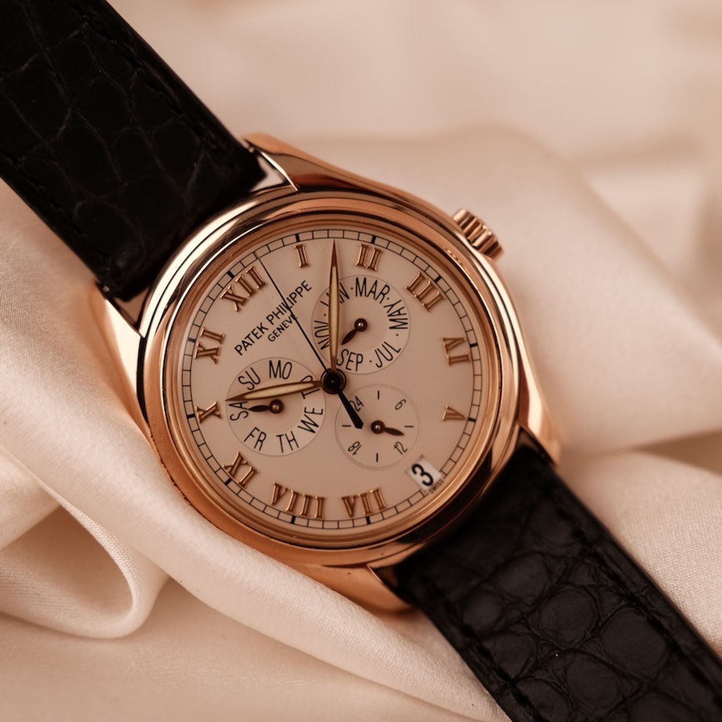 Patek Philippe Annual Calendar 5035R (1997) - Wit wijzerplaat 37mm Roodgoud (1/8)