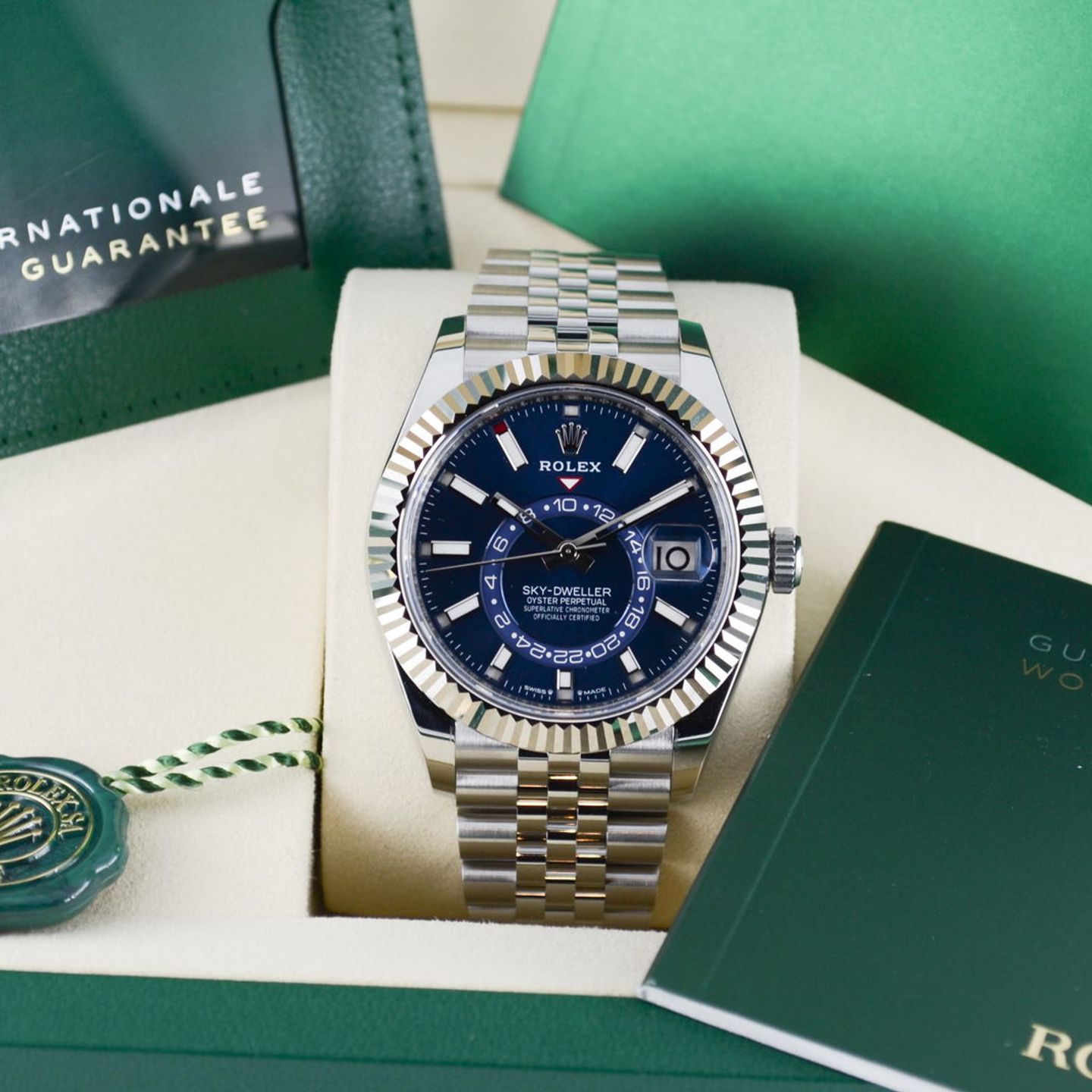 Rolex Sky-Dweller 336934 (2025) - 42 mm Gold/Steel case (7/7)
