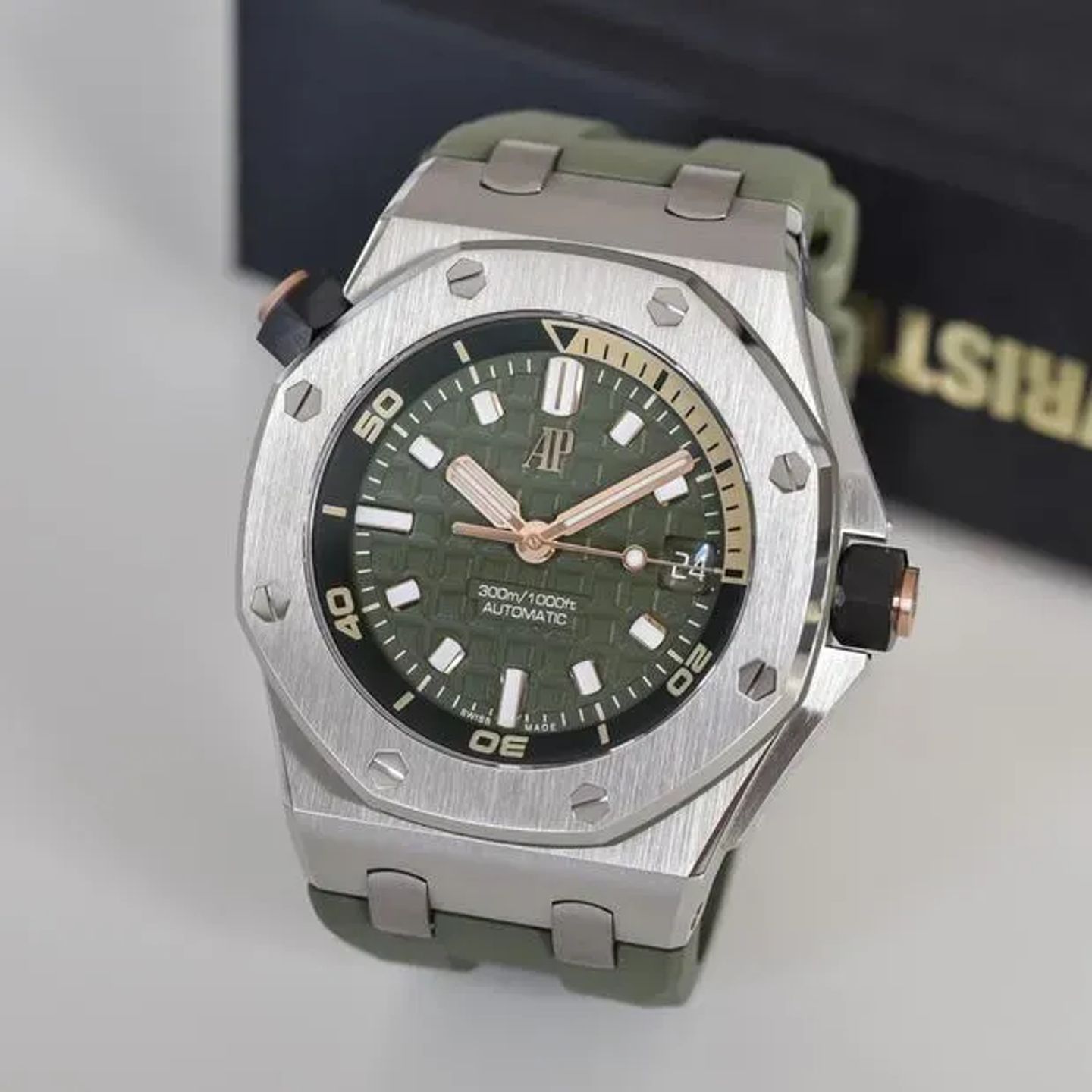 Audemars Piguet Royal Oak Offshore Diver 15720ST.OO.A052CA.01 (2023) - Green dial 42 mm Steel case (1/6)