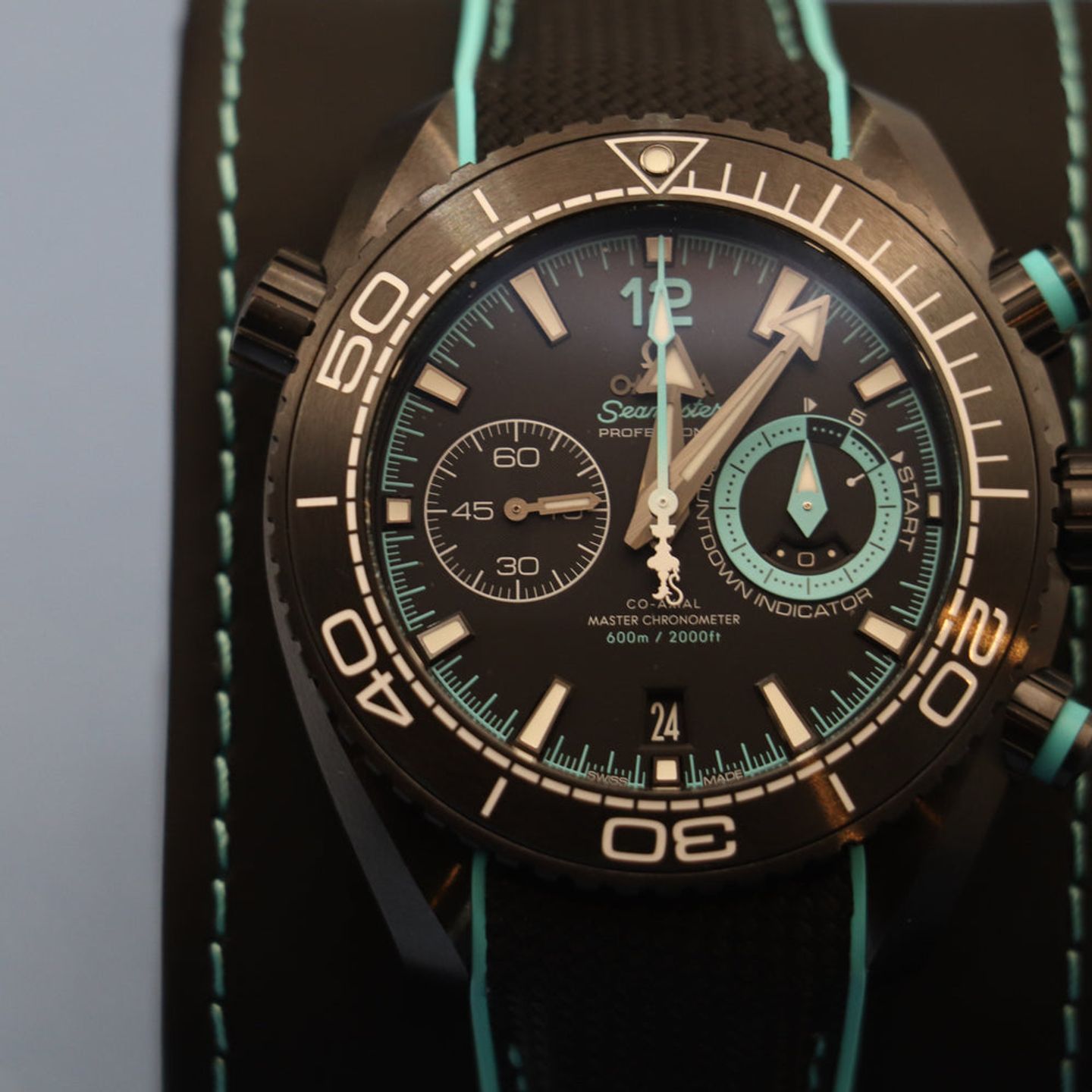 Omega Seamaster Planet Ocean Chronograph 215.92.46.51.01.003 (2026) - Black dial 46 mm Ceramic case (1/2)