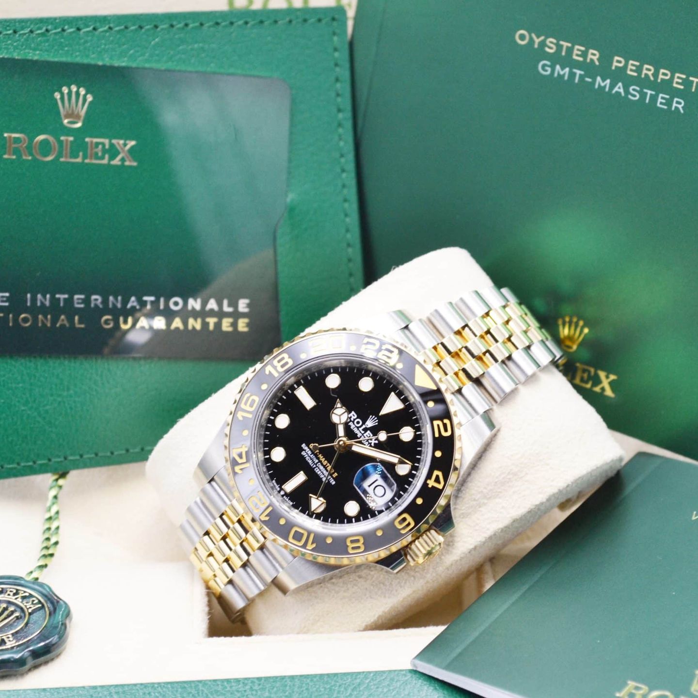 Rolex GMT-Master II 126713GRNR (2024) - Black dial 40 mm Gold/Steel case (7/7)