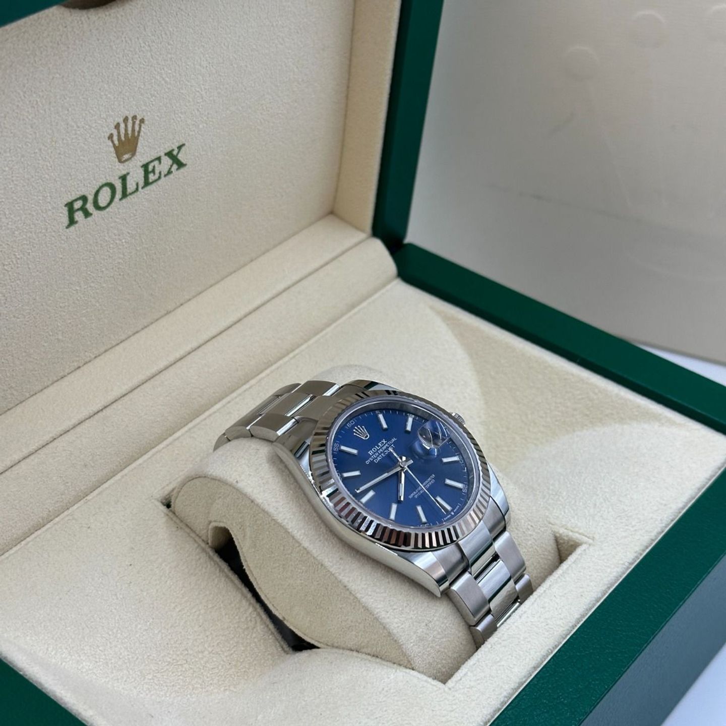 Rolex Sky-Dweller 336934 (2024) - Blue dial 42 mm Gold/Steel case (3/8)