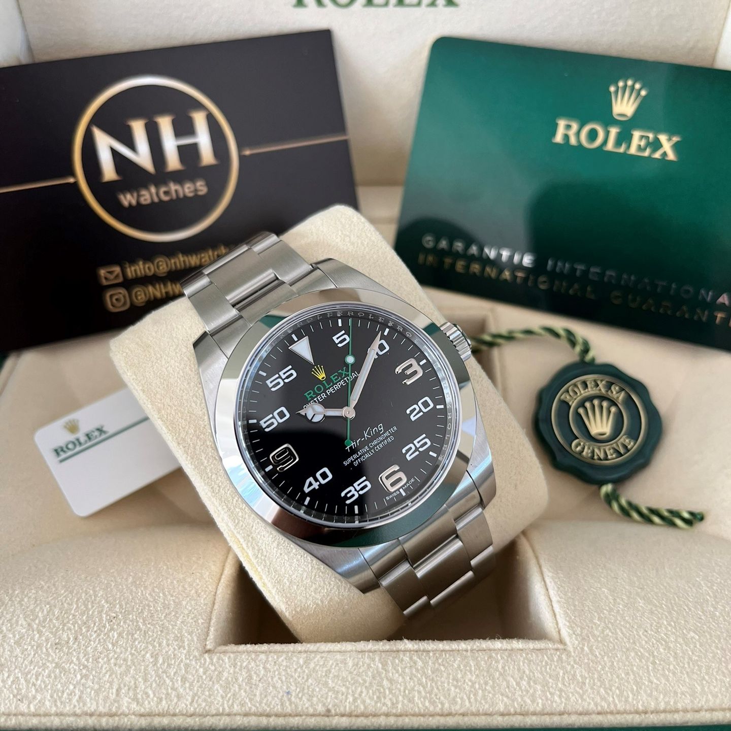 Rolex Air-King 116900 (2021) - Black dial 40 mm Steel case (2/3)