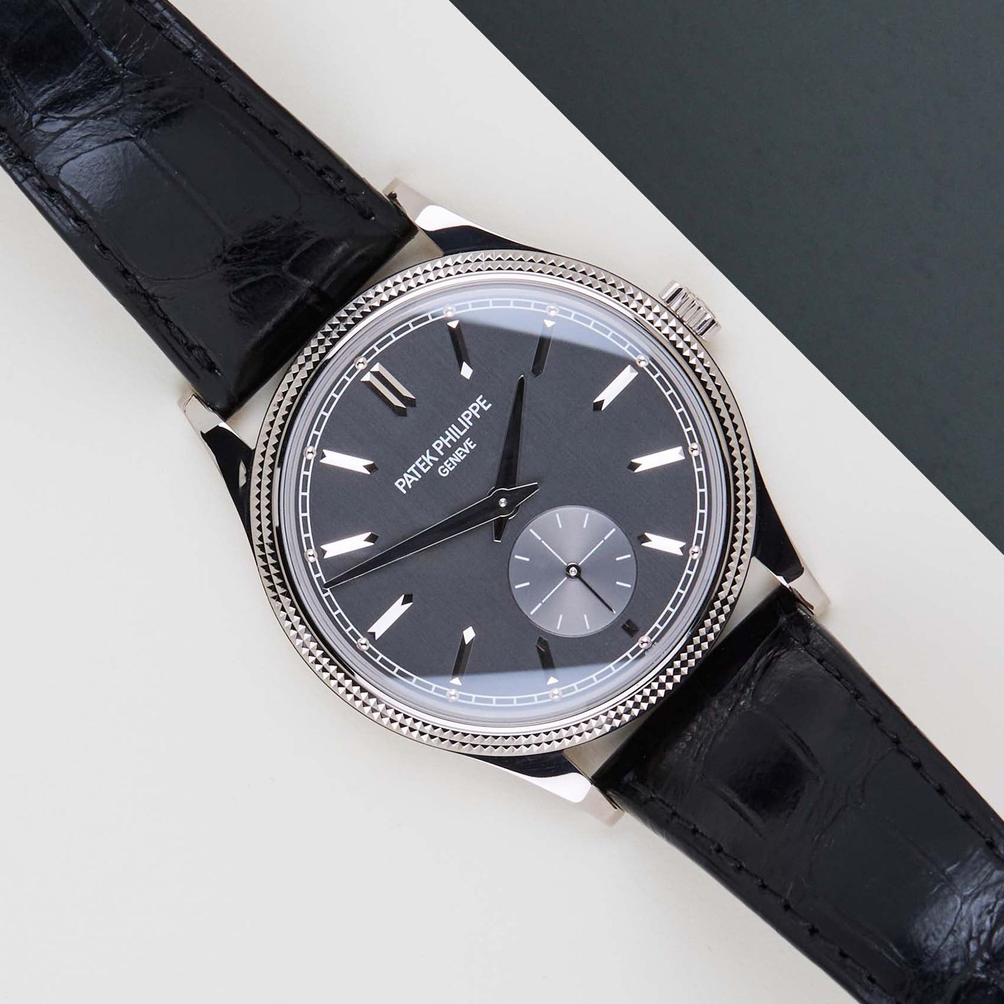 Patek Philippe Calatrava 6119G-001 (2023) - Grey dial 39 mm White Gold case (1/8)