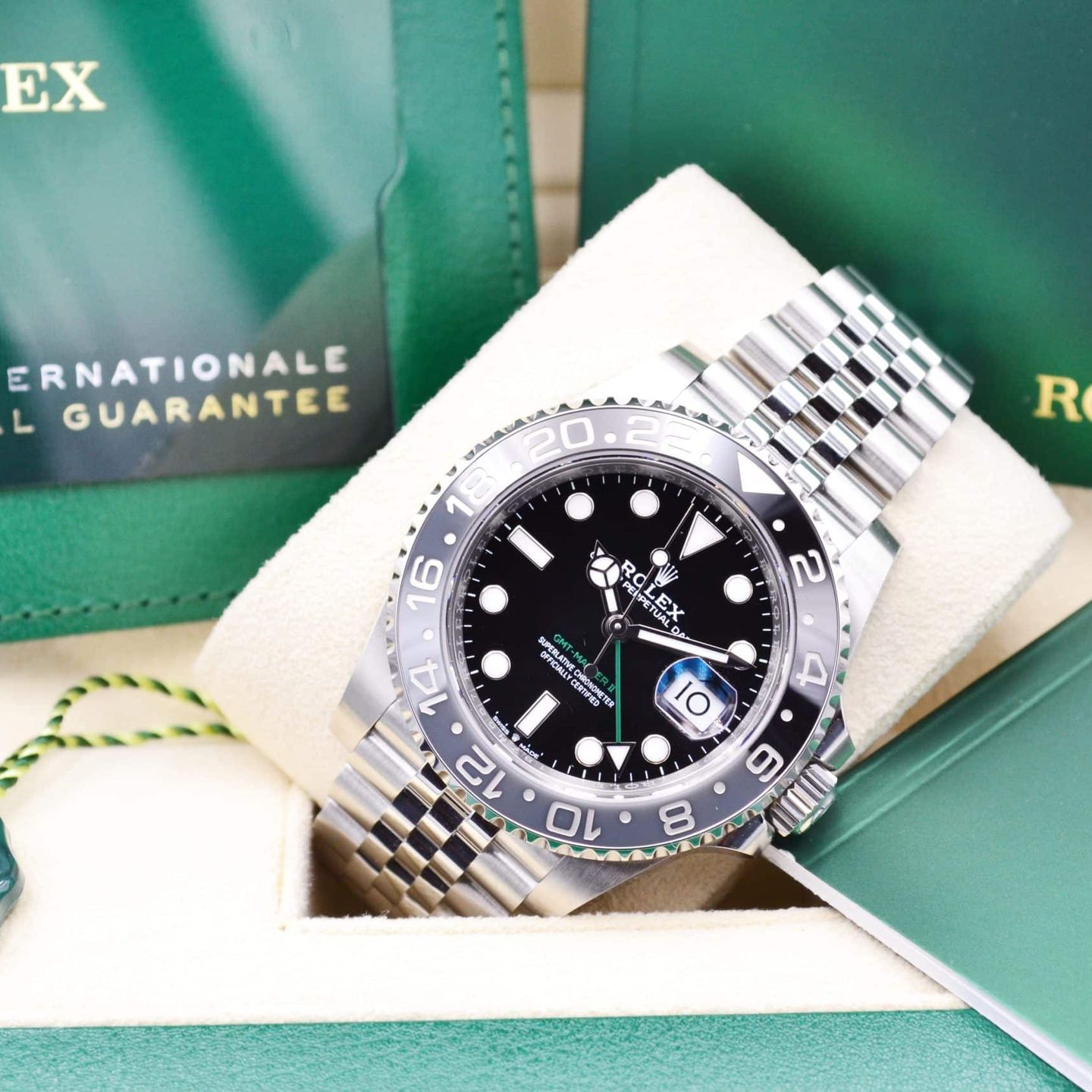 Rolex GMT-Master II 126710GRNR (2024) - Black dial 40 mm Steel case (7/7)