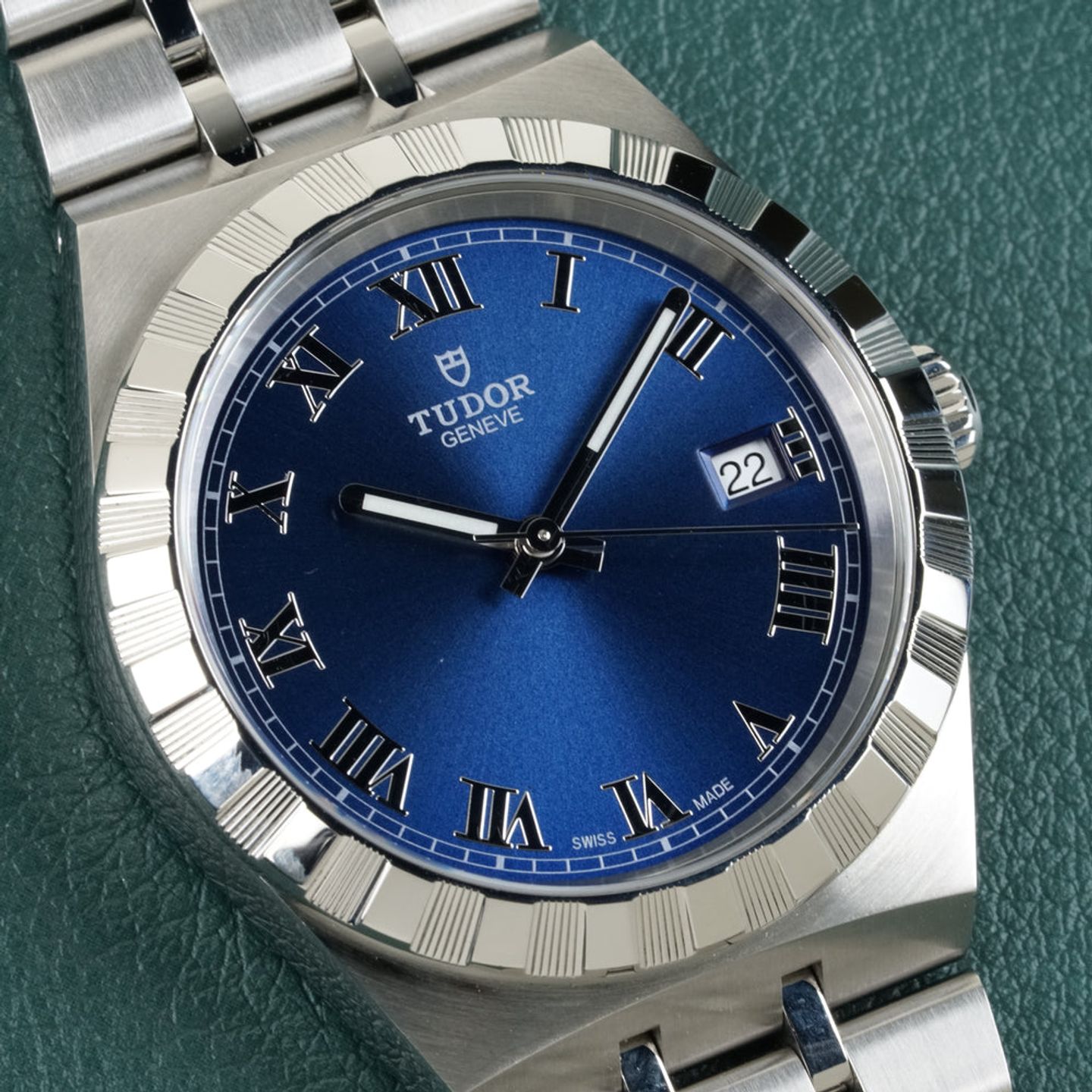 Tudor Royal 28500 (2022) - Blue dial 38 mm Steel case (1/8)
