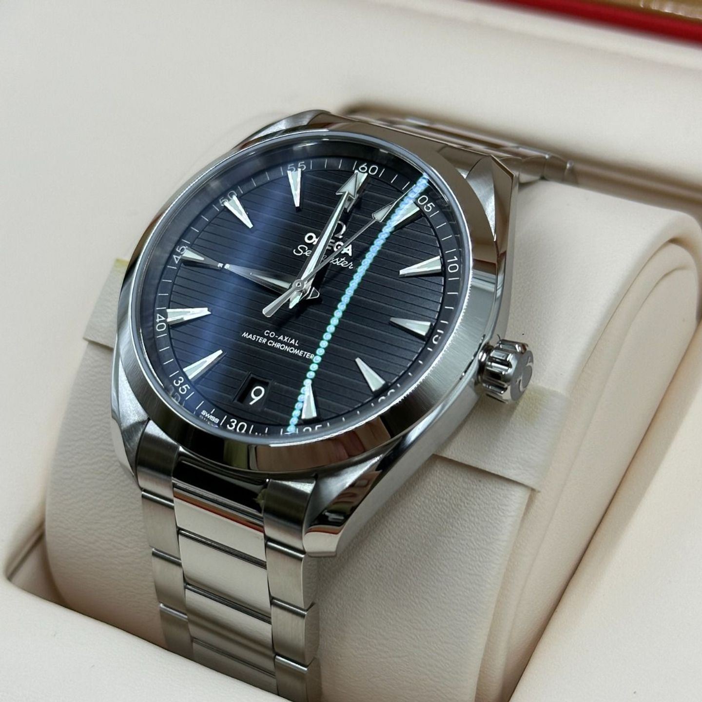 Omega Seamaster Aqua Terra 220.10.41.21.01.001 (2023) - Black dial 41 mm Steel case (5/8)