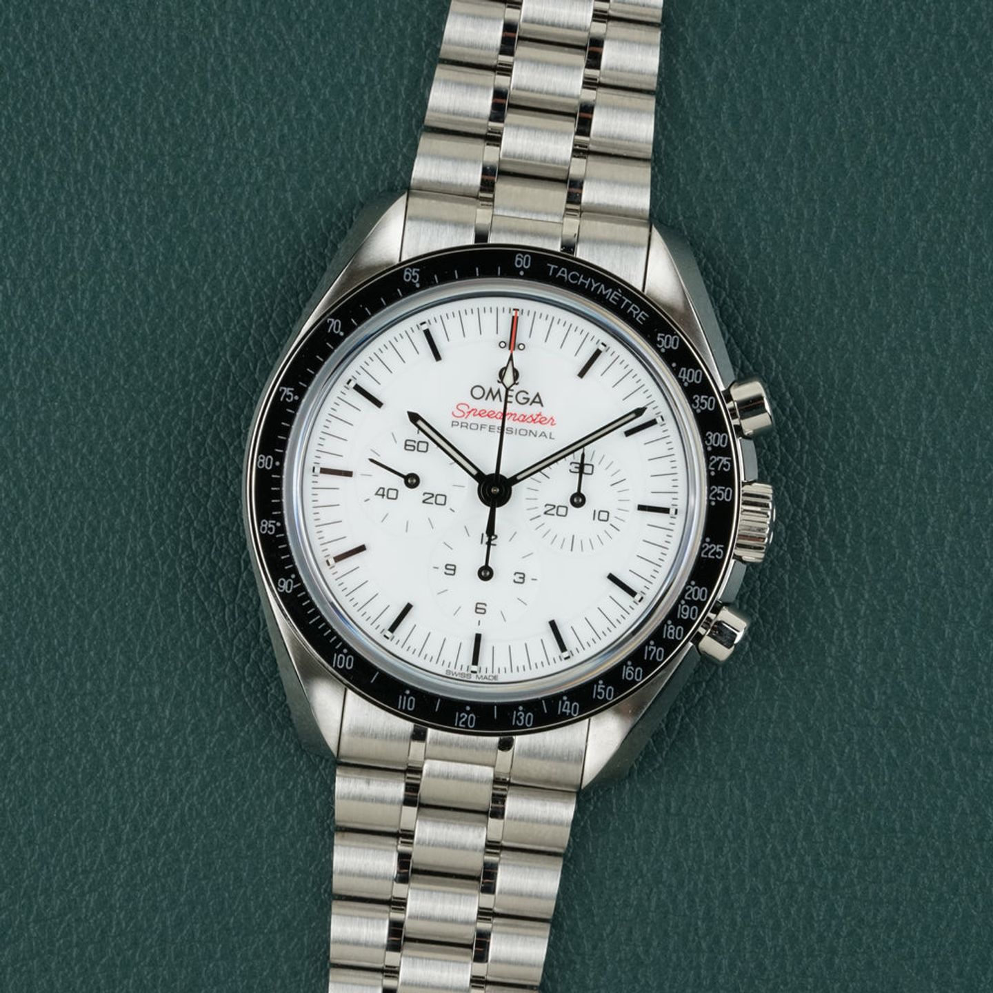 Omega Speedmaster Professional Moonwatch 310.30.42.50.04.001 (2026) - White dial 42 mm Steel case (1/8)