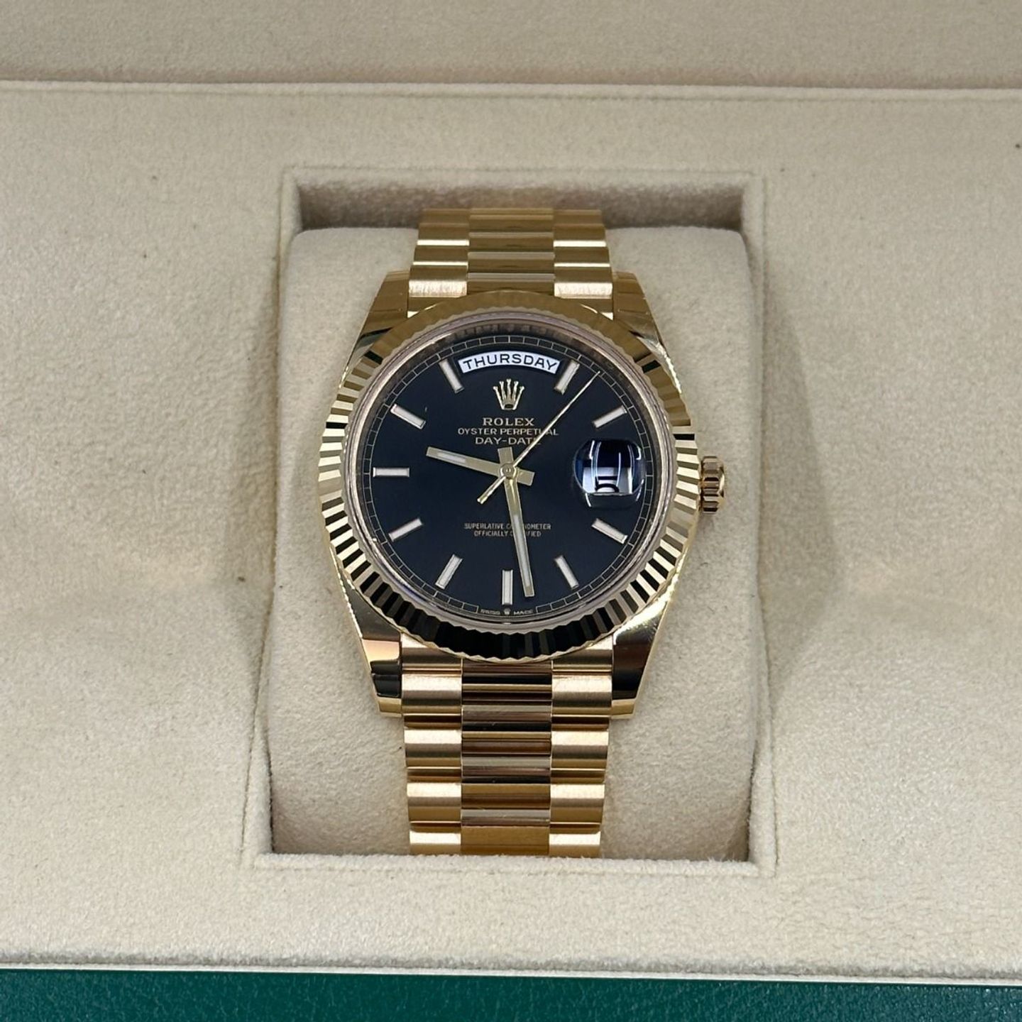 Rolex Day-Date 40 228238 (2023) - Black dial 40 mm Yellow Gold case (4/8)