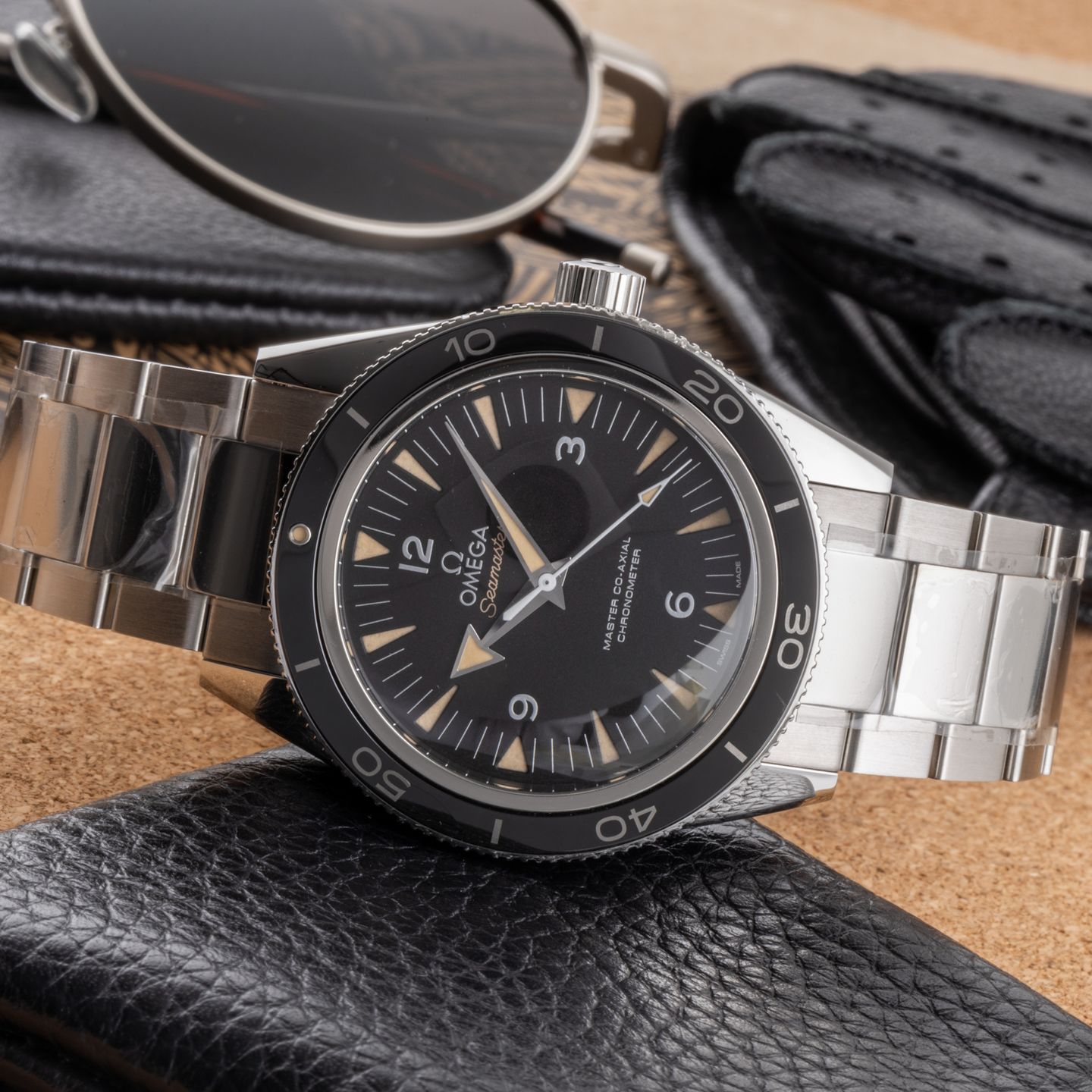 Omega Seamaster 300 233.30.41.21.01.001 - (2/8)