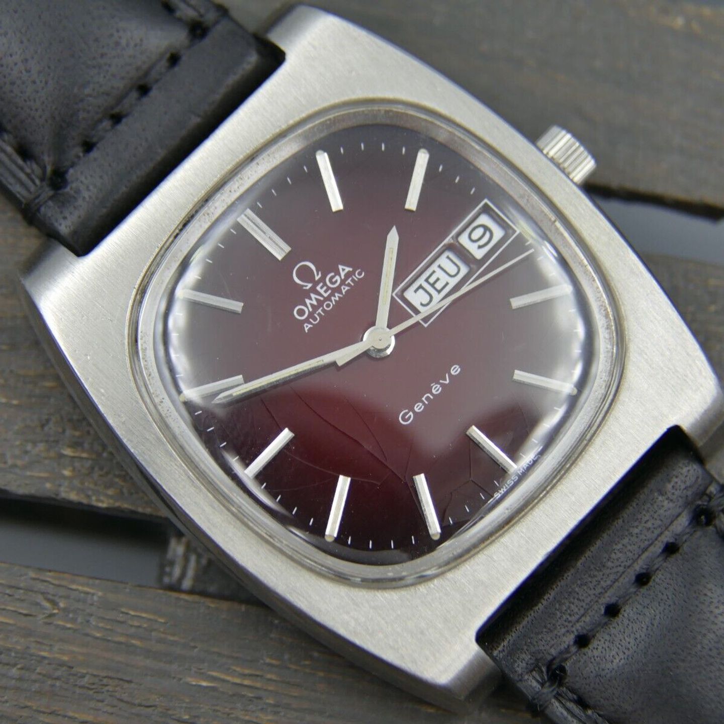 Omega Genève 166.0188 (Unknown (random serial)) - Red dial 36 mm Unknown case (3/16)