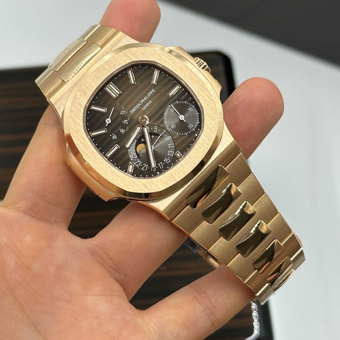 Patek Philippe Nautilus 5712/1R-001 (2023) - Bruin wijzerplaat 40mm Roségoud (7/8)