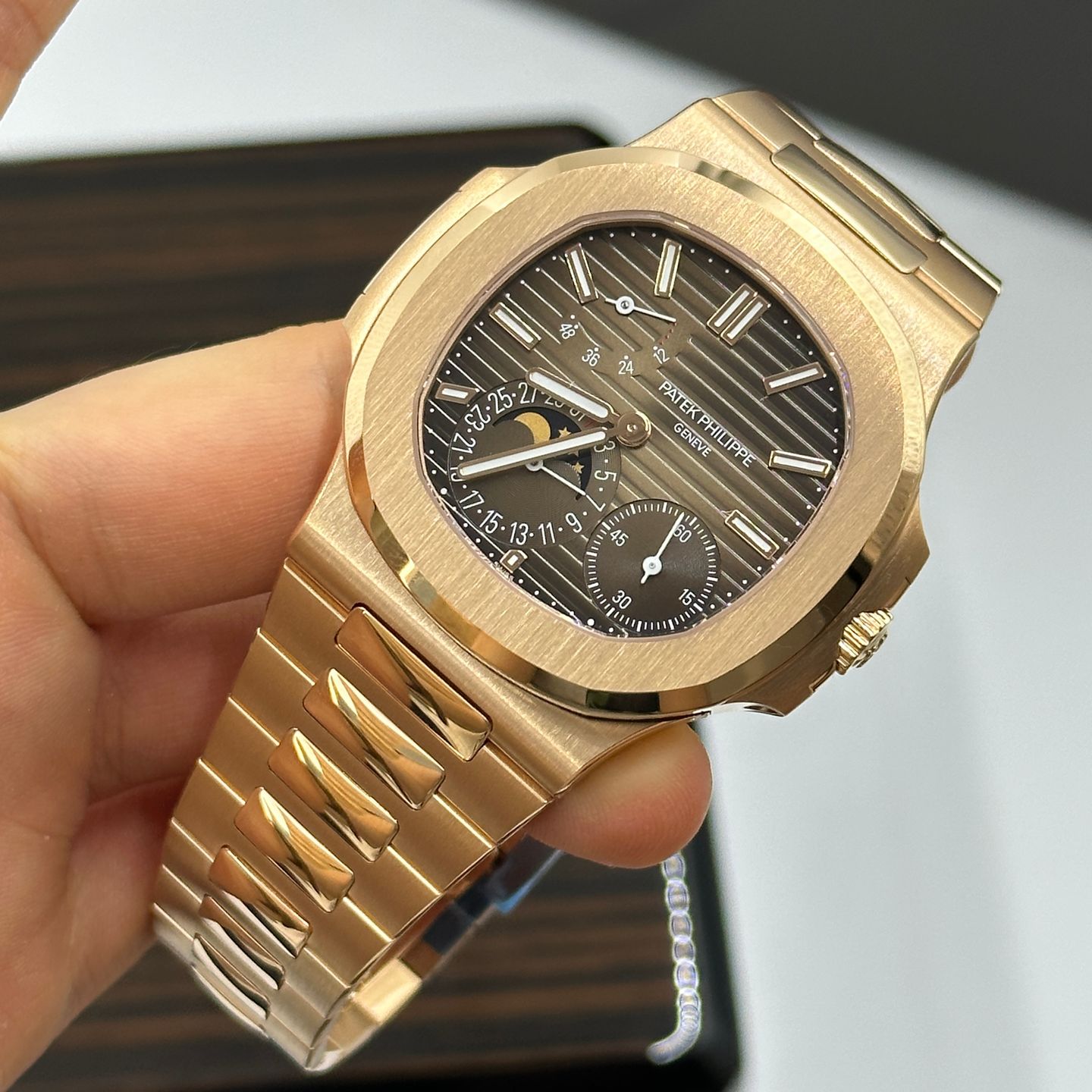 Patek Philippe Nautilus 5712/1R-001 (2023) - Bruin wijzerplaat 40mm Roségoud (6/8)