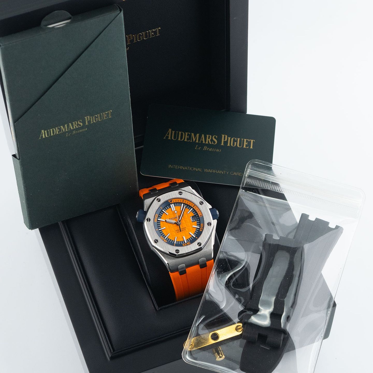Audemars Piguet Royal Oak Offshore Diver 15710ST.OO.A070CA.01 (Unknown (random serial)) - Orange dial 42 mm Steel case (8/8)