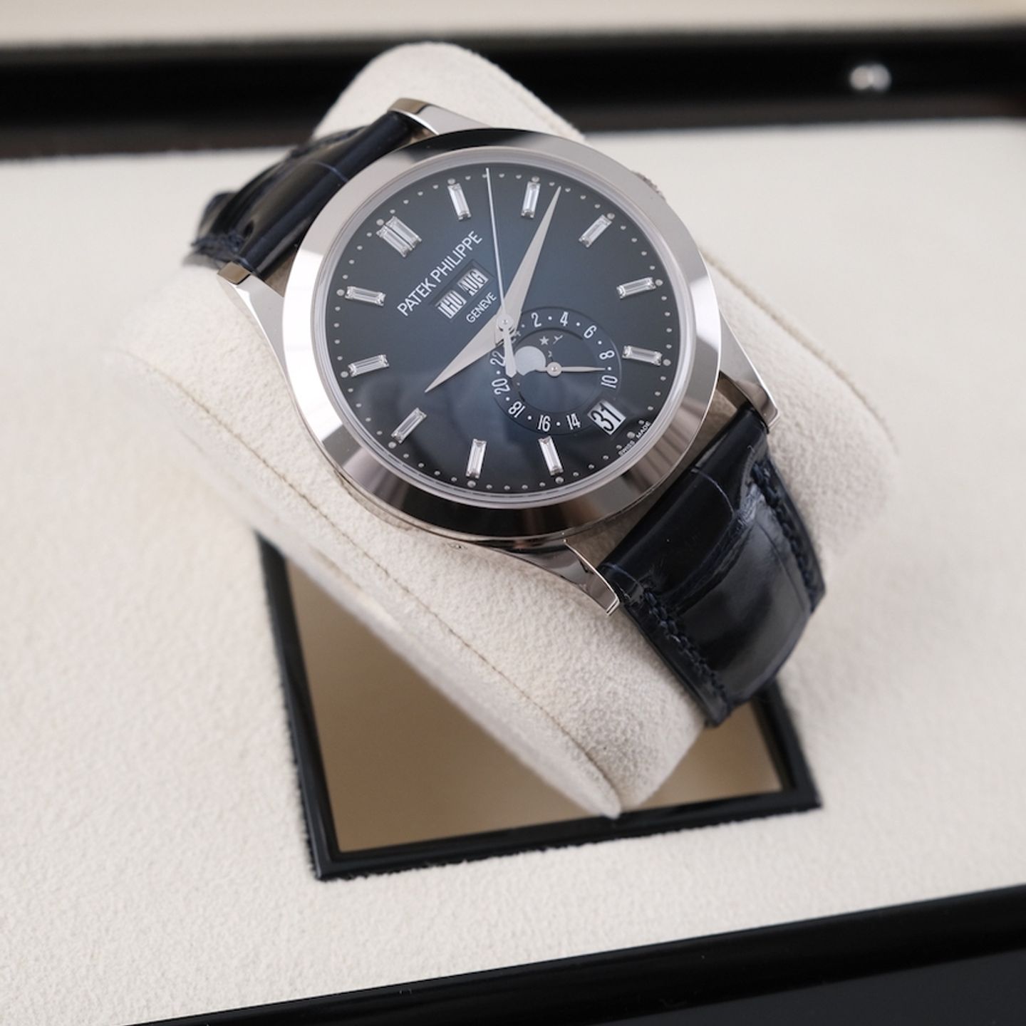 Patek Philippe Annual Calendar 5396G-017 (2025) - Blauw wijzerplaat 39mm Witgoud (4/8)