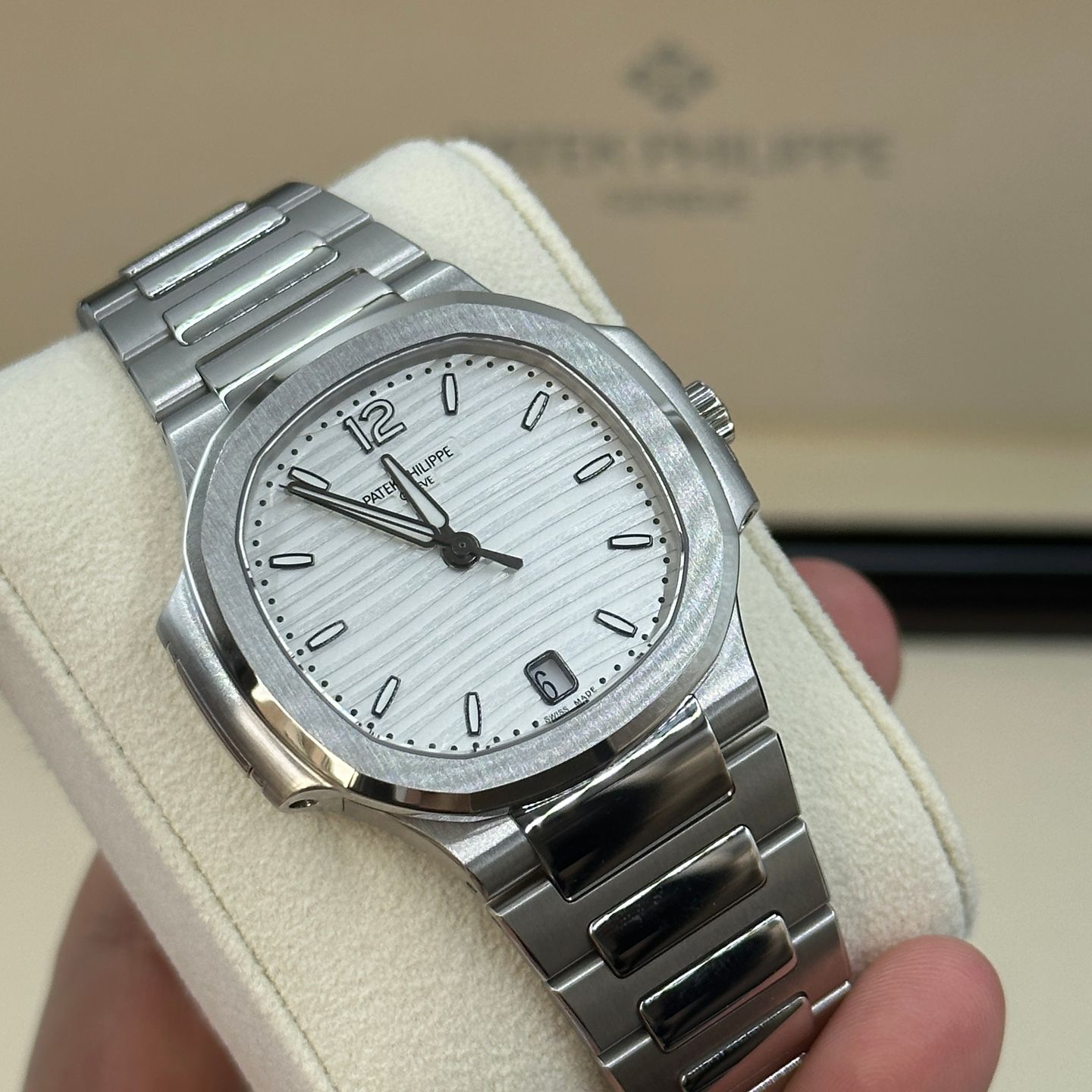 Patek Philippe Nautilus 7118/1200A-010 (2024) - Zilver wijzerplaat 35mm Staal (5/8)