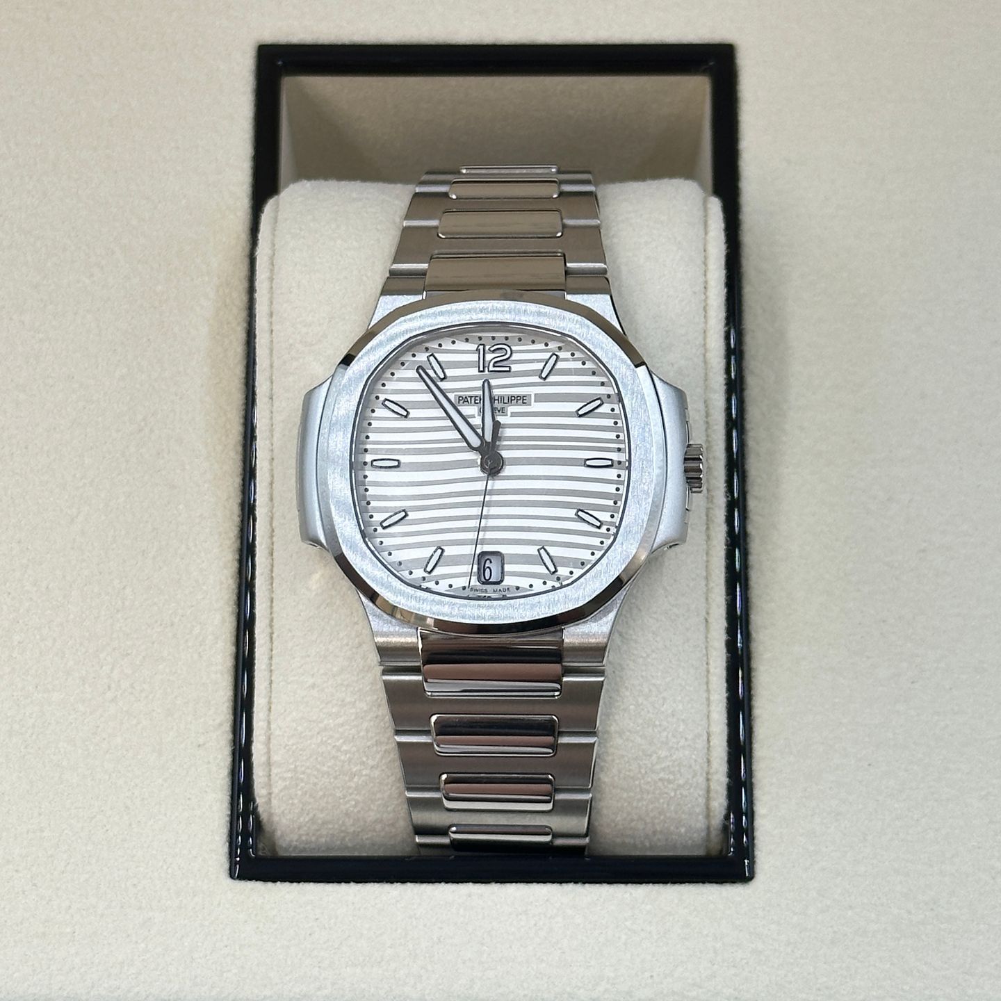 Patek Philippe Nautilus 7118/1200A-010 (2024) - Zilver wijzerplaat 35mm Staal (3/8)