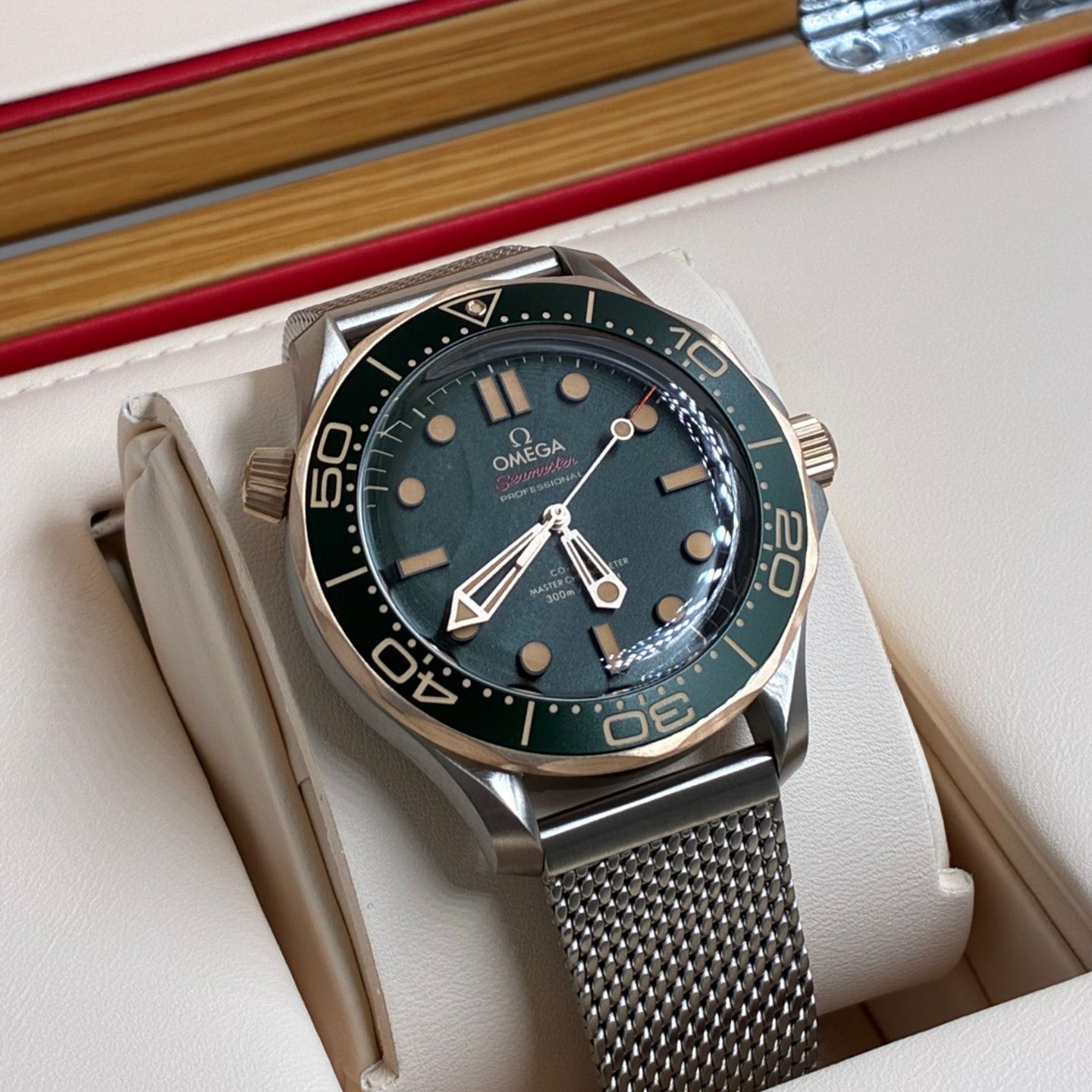 Omega Seamaster Diver 300 M 210.90.42.20.10.001 - (2/5)