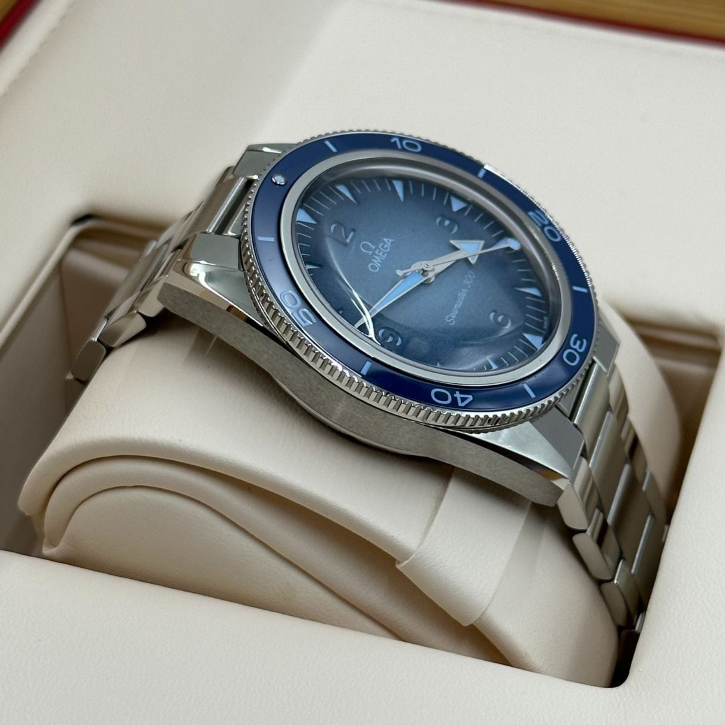 Omega Seamaster 300 234.30.41.21.03.002 (2023) - Blue dial 41 mm Steel case (6/8)