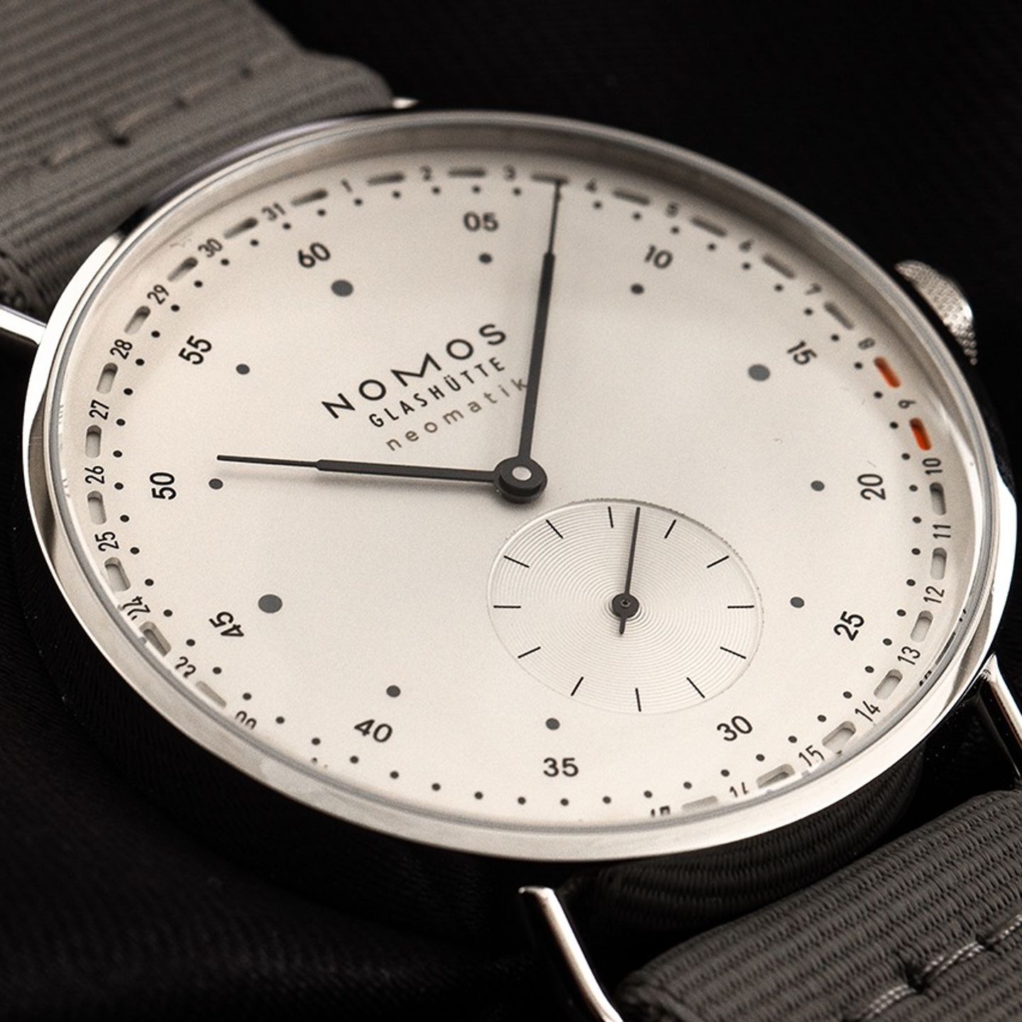 NOMOS Metro Neomatik 1165 (2025) - Wit wijzerplaat 41mm Staal (3/7)