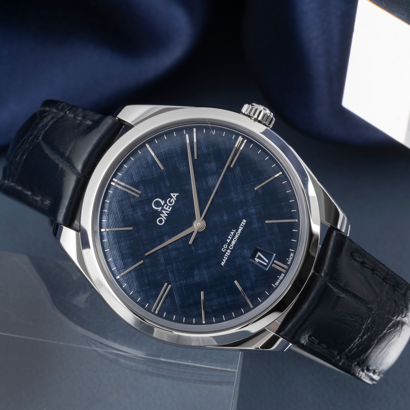 Omega De Ville Trésor 435.13.40.21.03.001 (Unknown (random serial)) - Blue dial 40 mm Steel case (2/8)