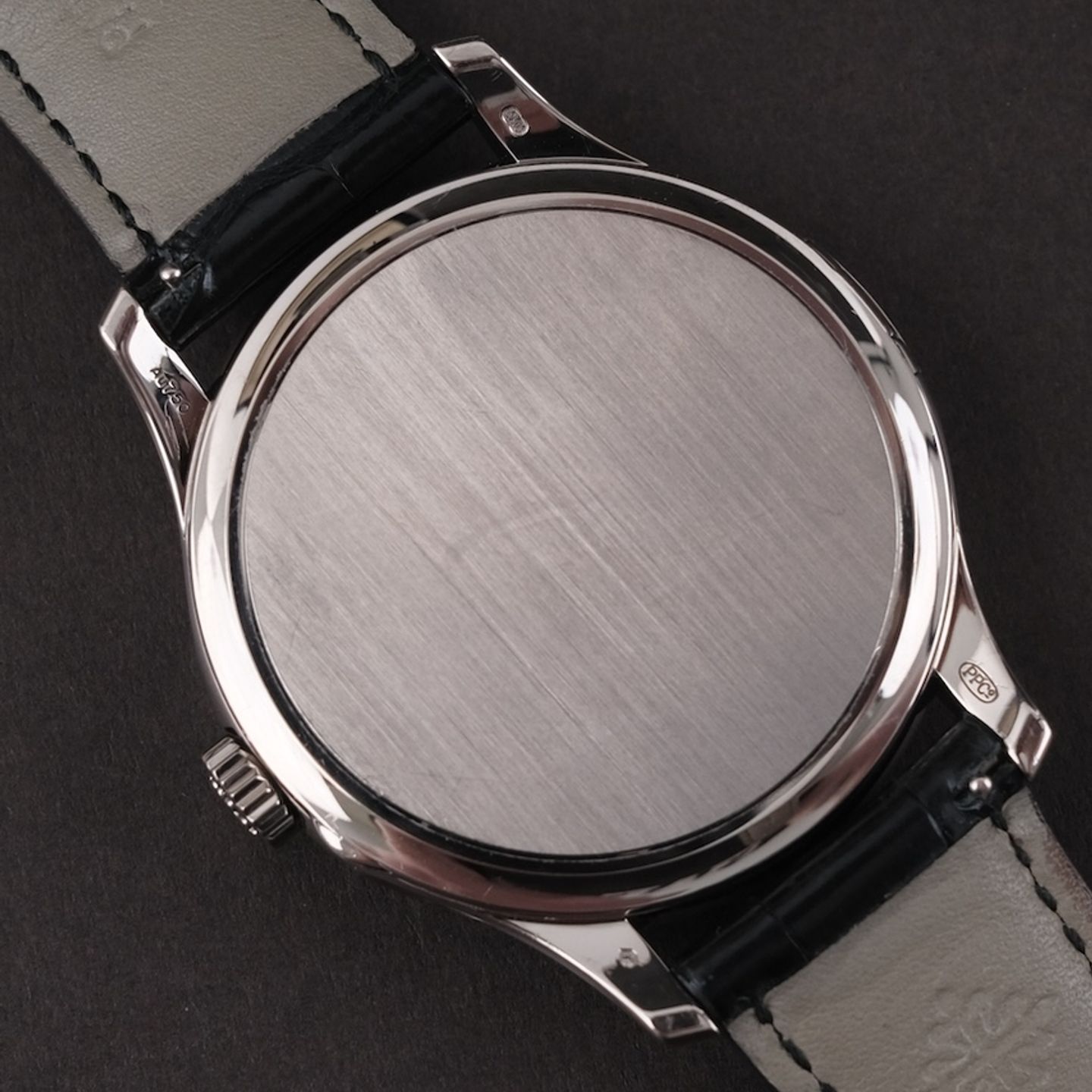 Patek Philippe Calatrava 5227G-001 (2019) - Beige dial 39 mm White Gold case (8/8)