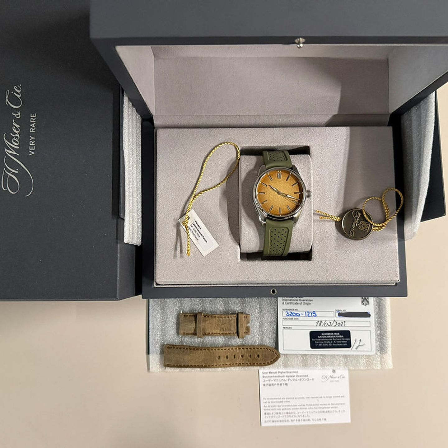 H. Moser & Cie. Pioneer 3200-1219 - (2/5)