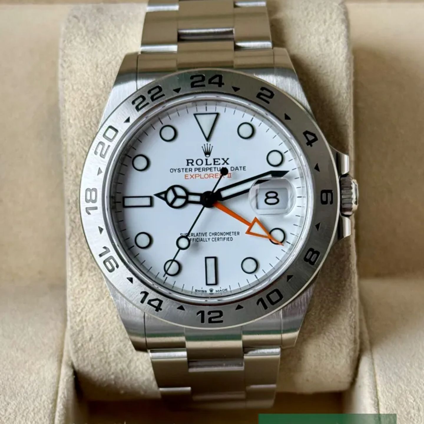 Rolex Explorer II 226570 (2022) - White dial 42 mm Steel case (2/7)
