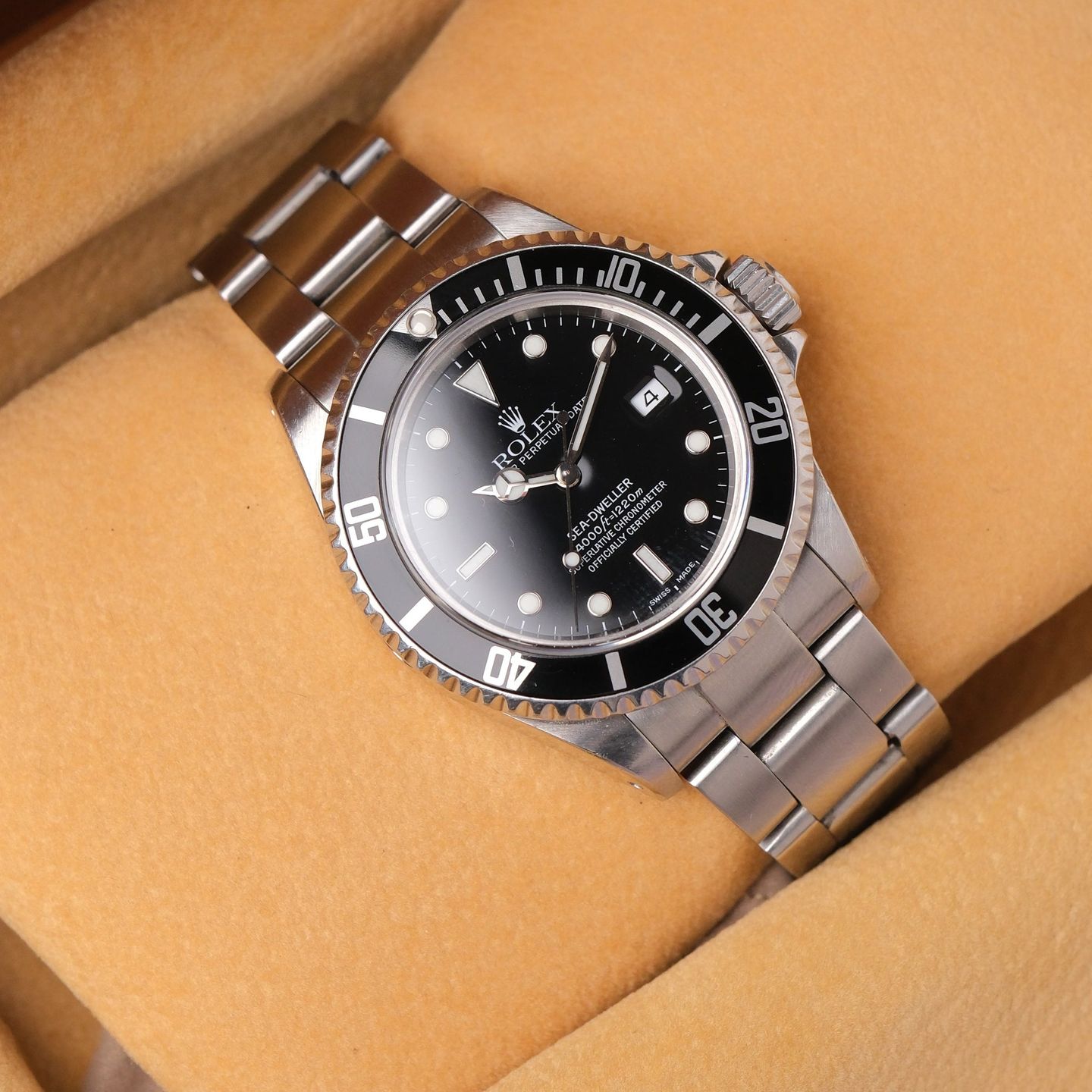 Rolex Sea-Dweller 4000 16600 (1990) - Black dial 40 mm Steel case (3/7)