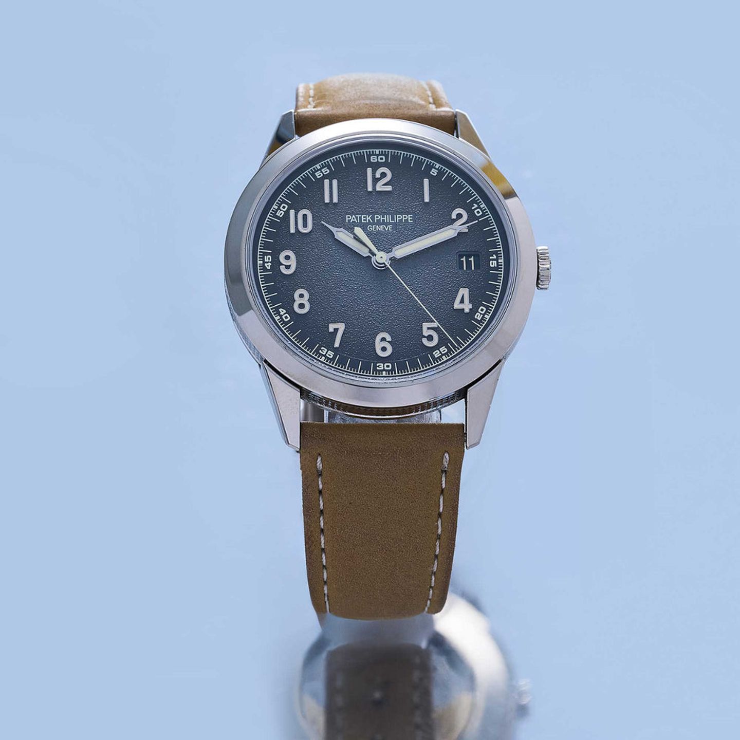 Patek Philippe Calatrava 5226G-001 - (1/8)