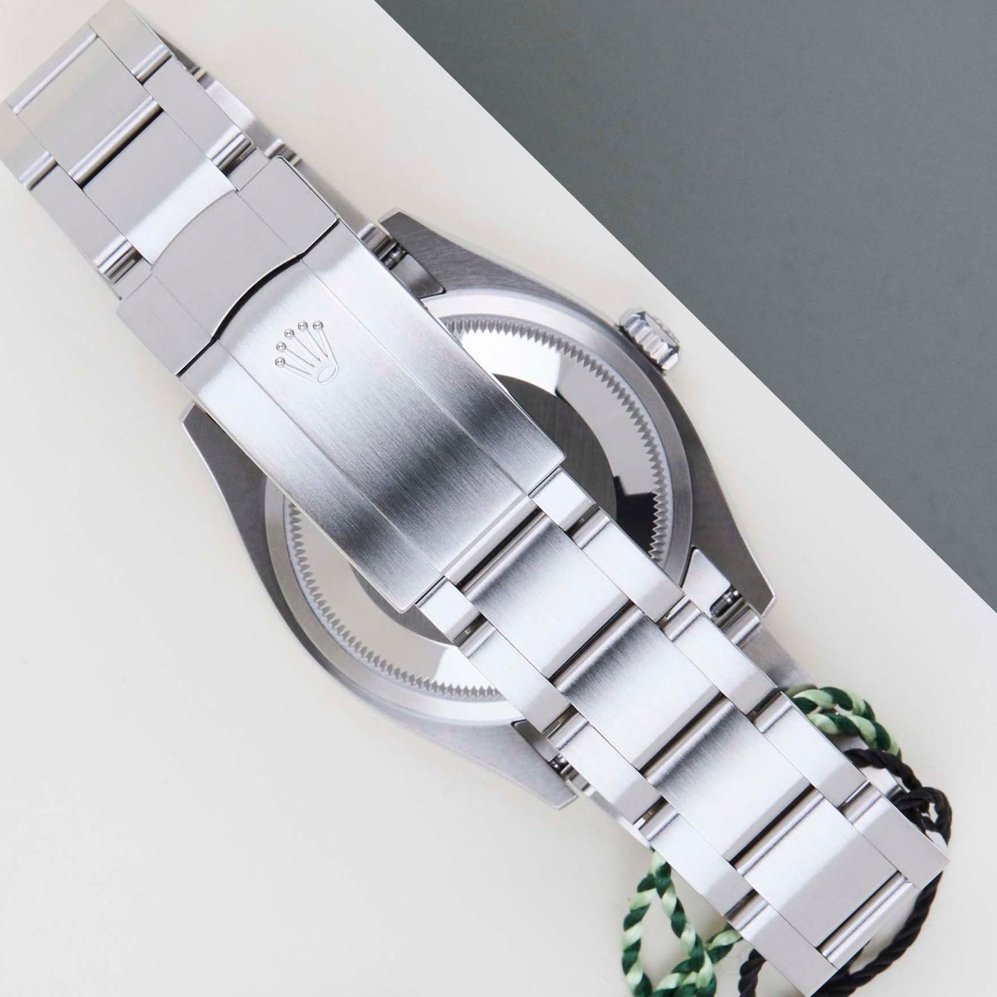 Rolex Oyster Perpetual 36 126000 (2024) - Black dial 36 mm Steel case (6/8)