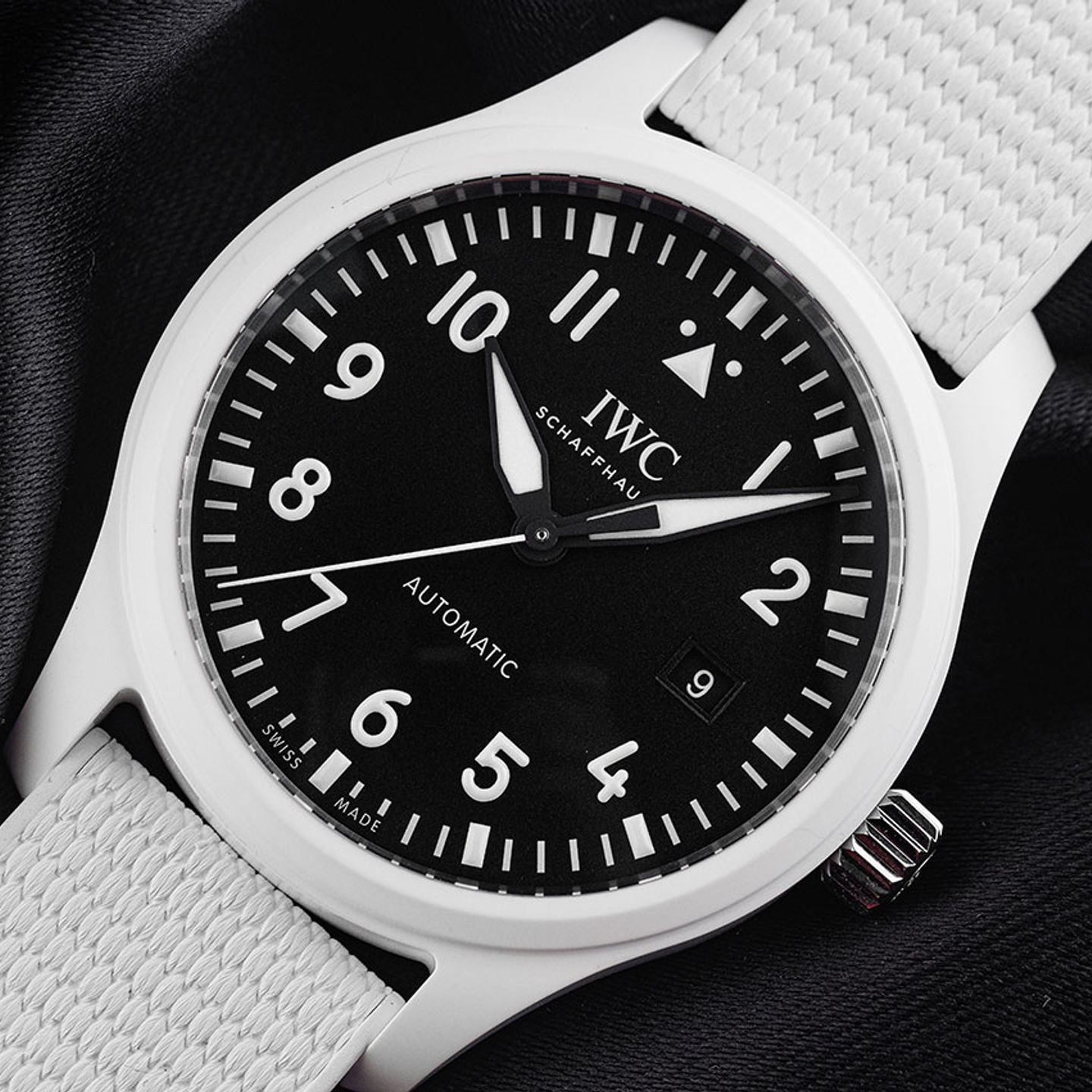 IWC Pilot IW328104 (2026) - Black dial 41 mm Ceramic case (3/7)