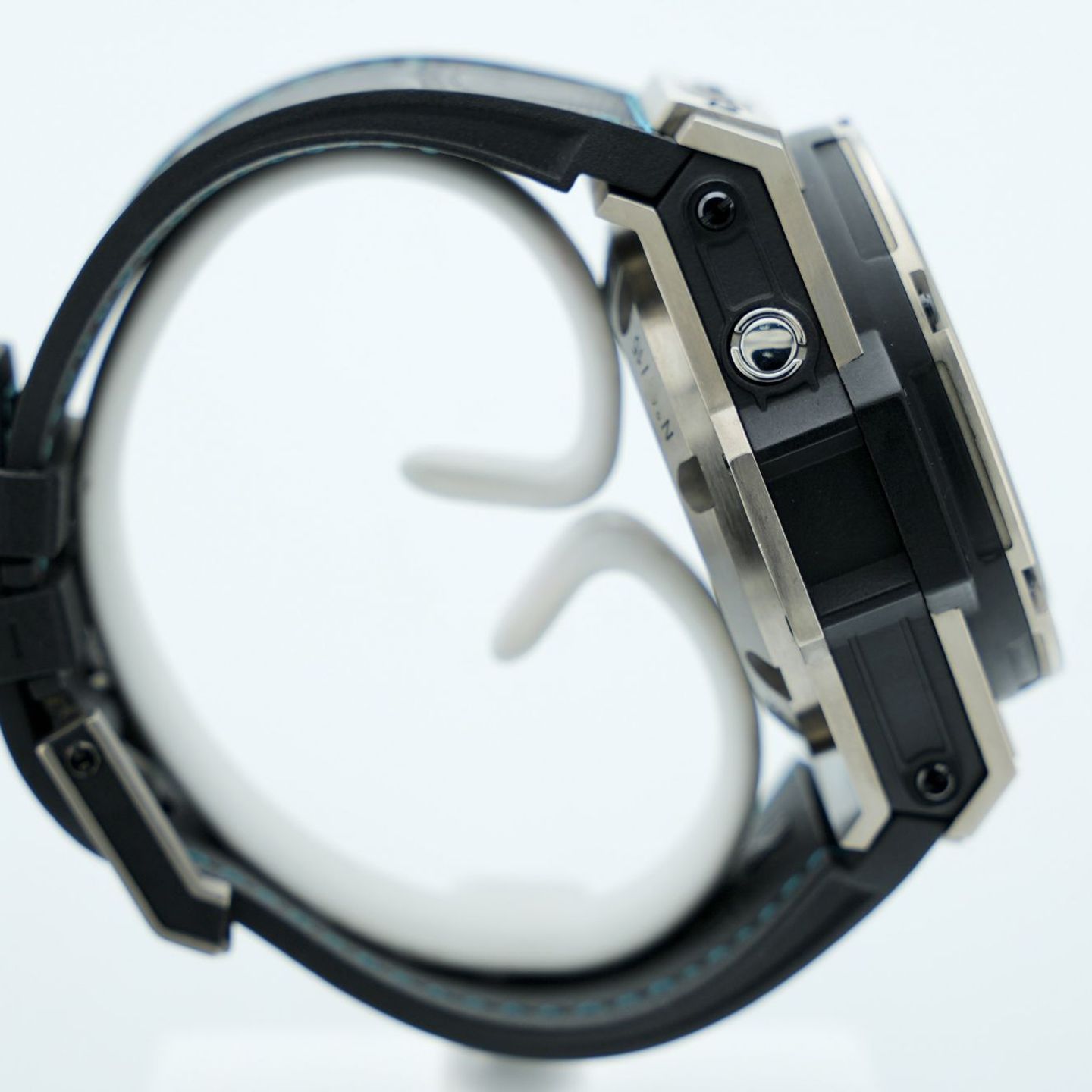 Hublot King Power 731.NX.1170.GR.CARI2 (2017) - Black dial 48 mm Titanium case (7/8)