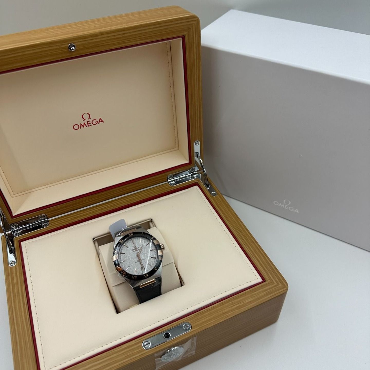 Omega Constellation 131.23.41.21.06.001 (2024) - Grey dial 41 mm Steel case (3/8)