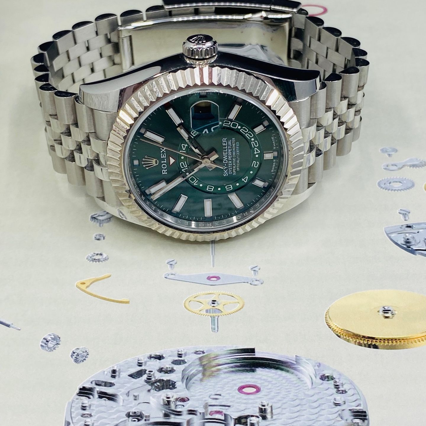 Rolex Sky-Dweller 336934 (2024) - Green dial 42 mm Steel case (1/8)