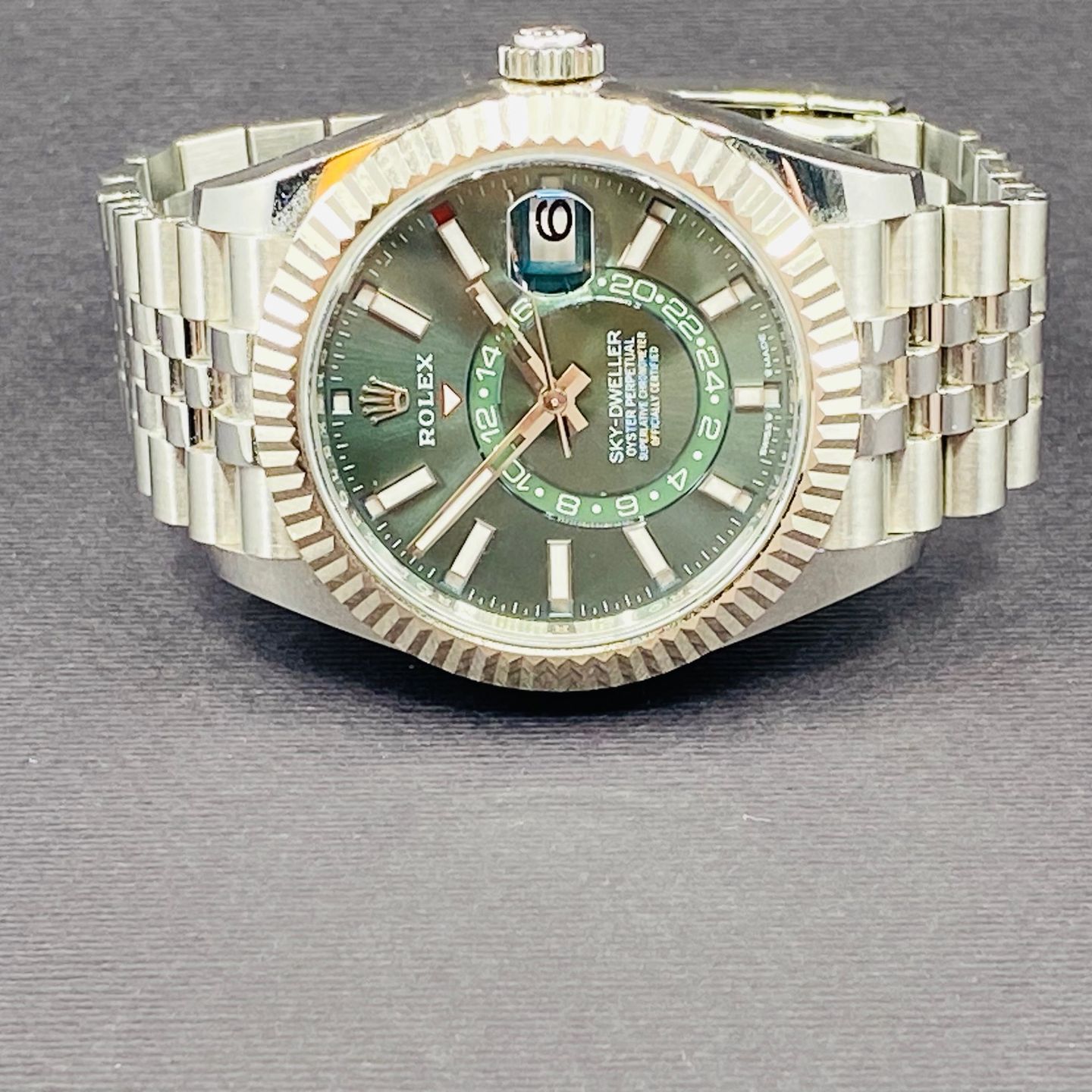 Rolex Sky-Dweller 336934 (2024) - Green dial 42 mm Steel case (2/8)