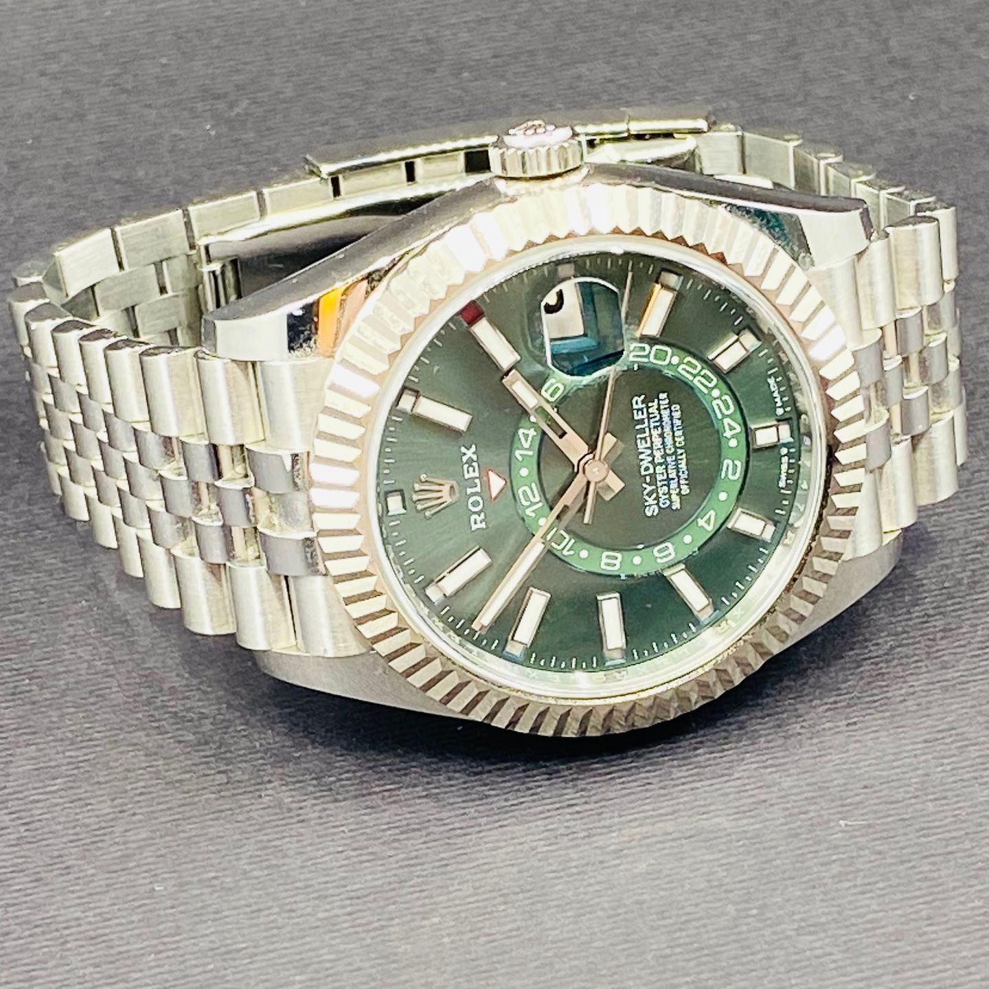Rolex Sky-Dweller 336934 (2024) - Green dial 42 mm Steel case (3/8)