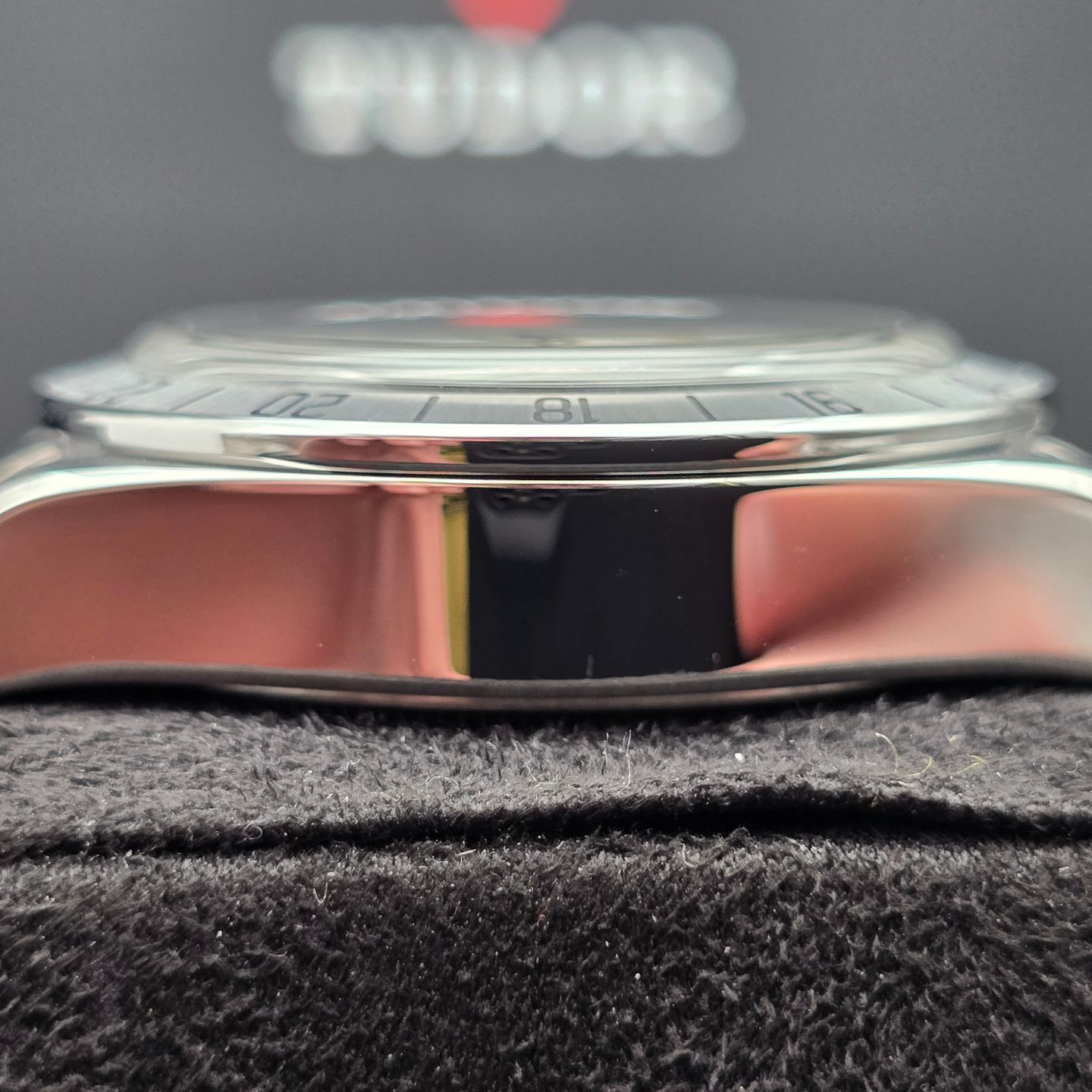 Tudor Black Bay 79470 (2026) - Black dial 39 mm Steel case (6/8)