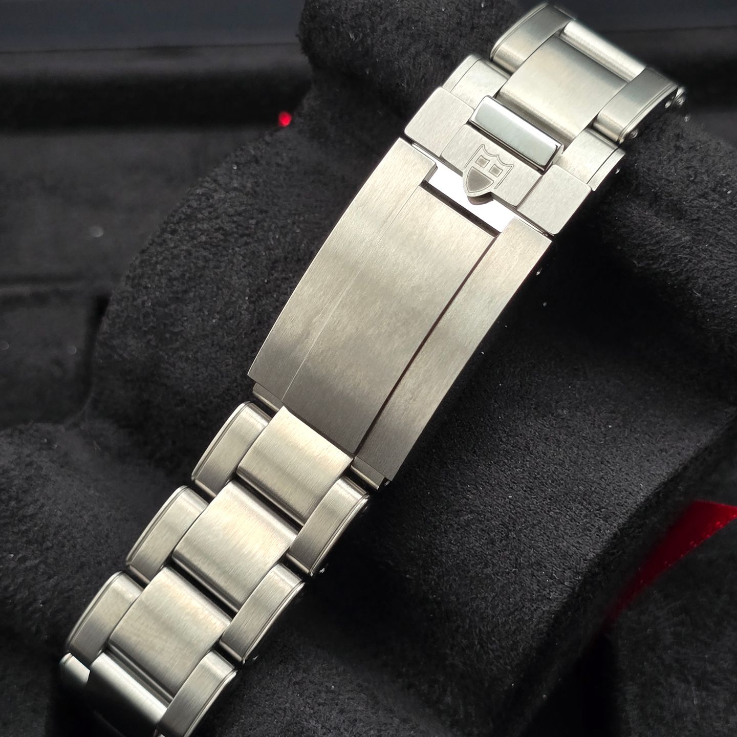 Tudor Black Bay 79470 (2026) - Black dial 39 mm Steel case (7/8)