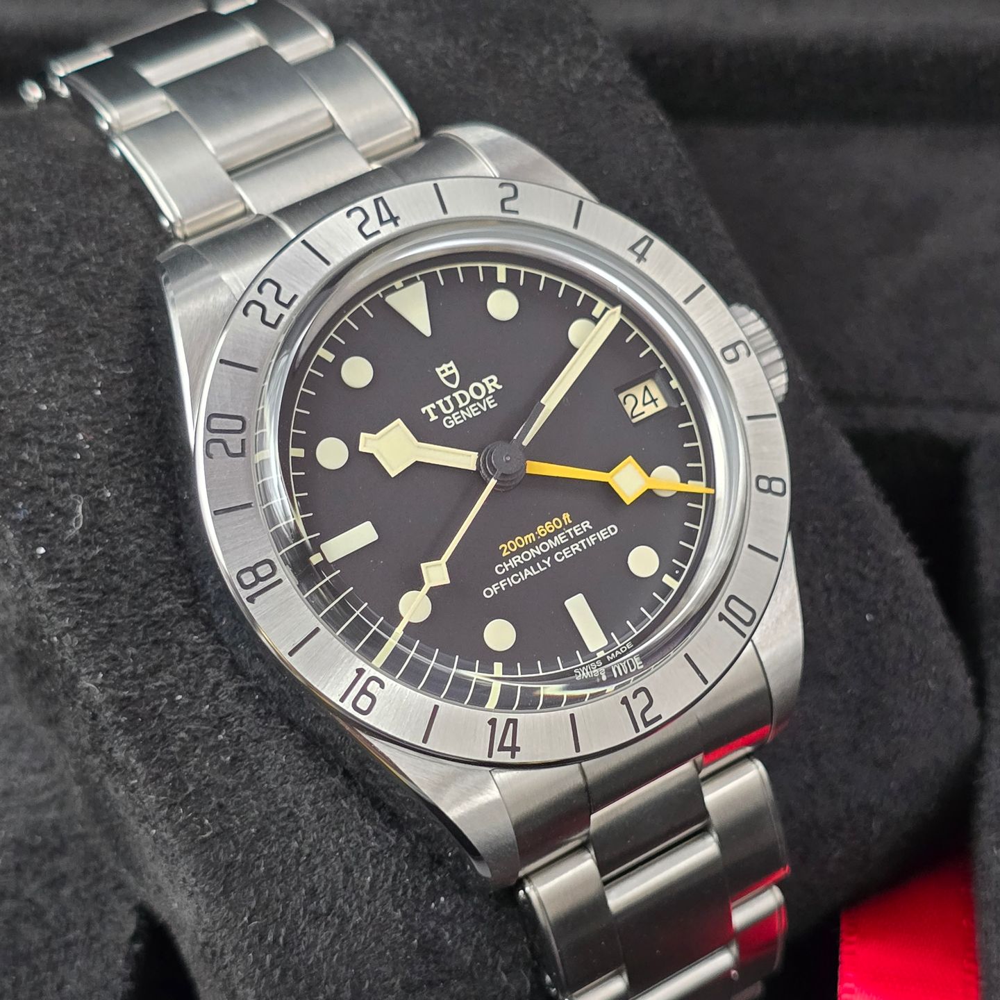 Tudor Black Bay 79470 (2026) - Black dial 39 mm Steel case (3/8)
