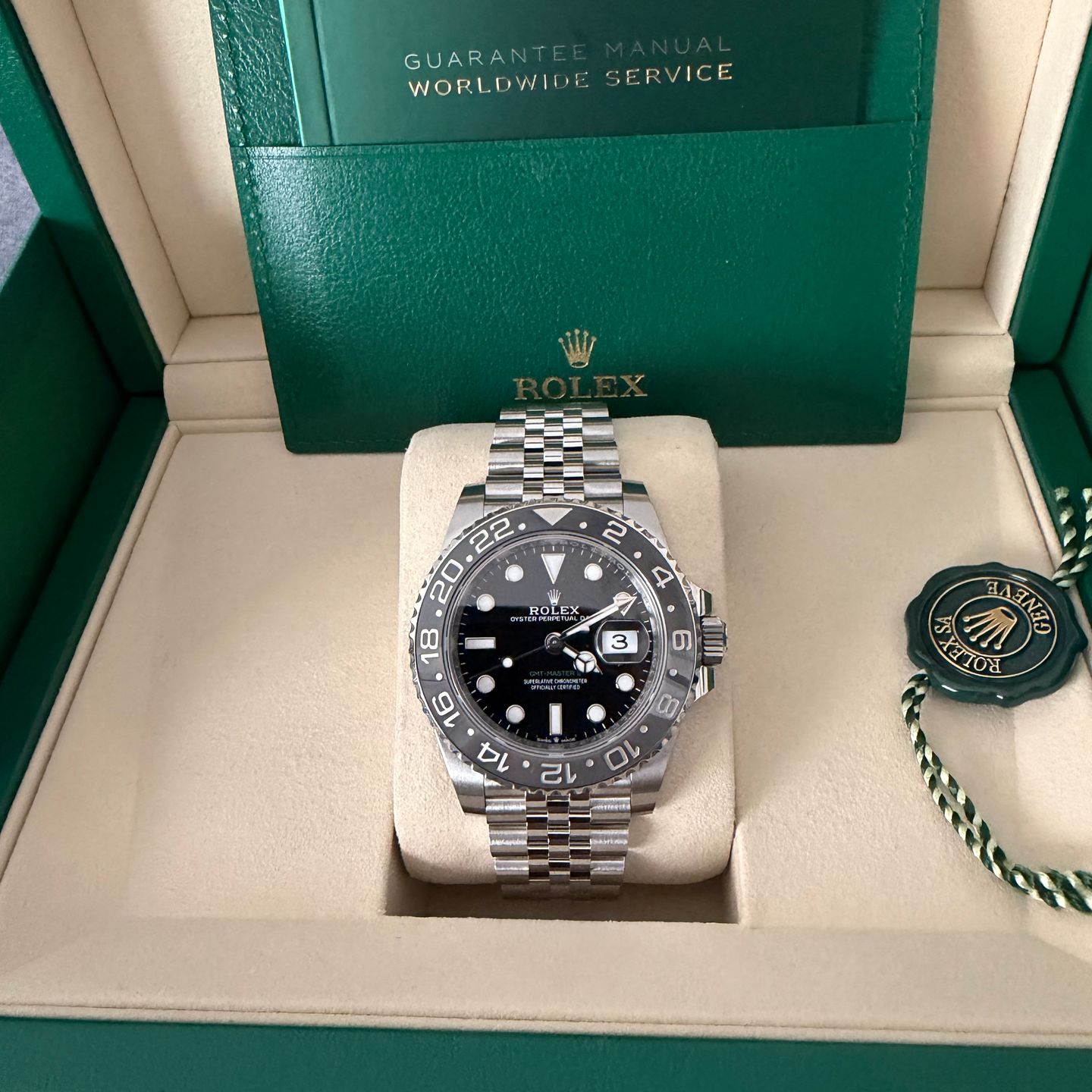 Rolex GMT-Master II 126710GRNR (2026) - Black dial 40 mm Steel case (1/1)