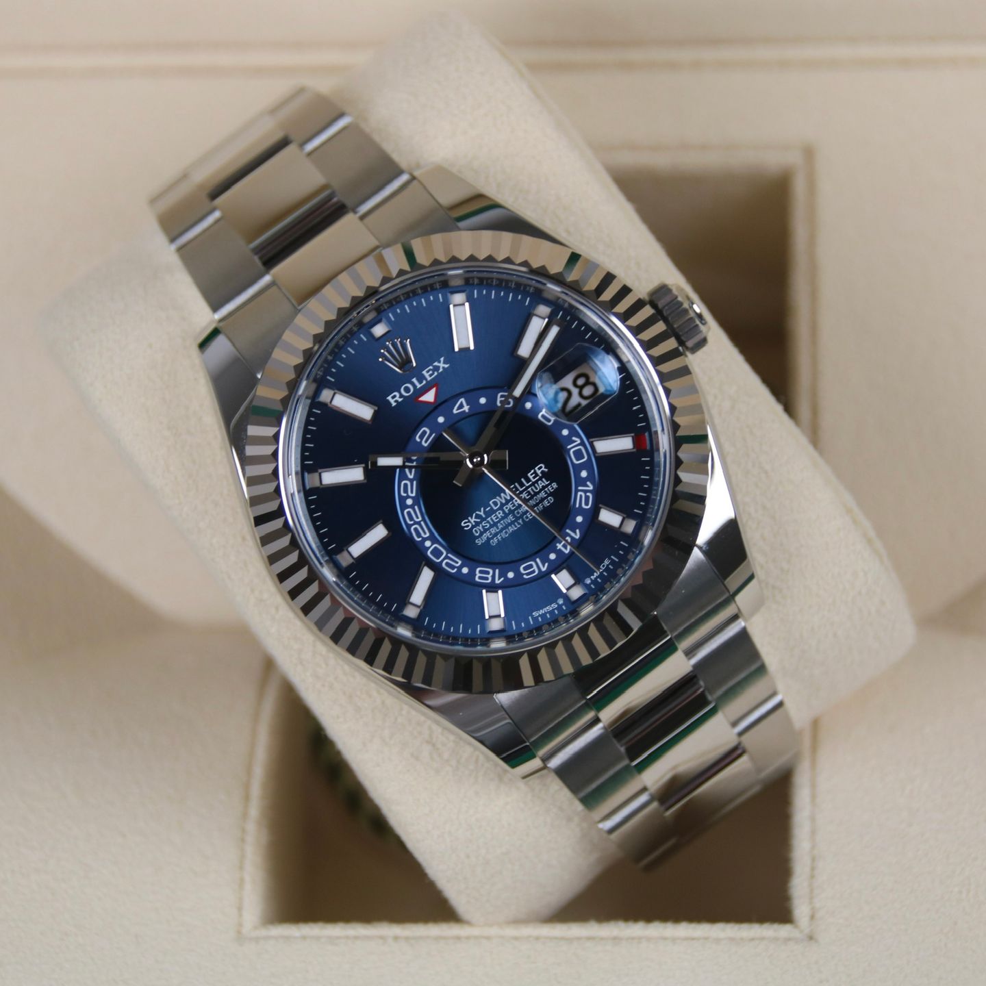 Rolex Sky-Dweller 336934 (2024) - Blue dial 42 mm Gold/Steel case (4/5)