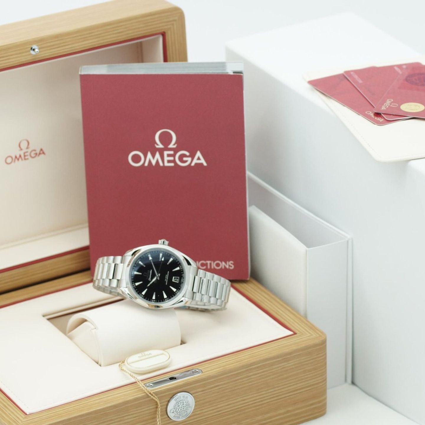 Omega Seamaster Aqua Terra 220.10.41.21.01.002 (2025) - Black dial 41 mm Steel case (3/8)