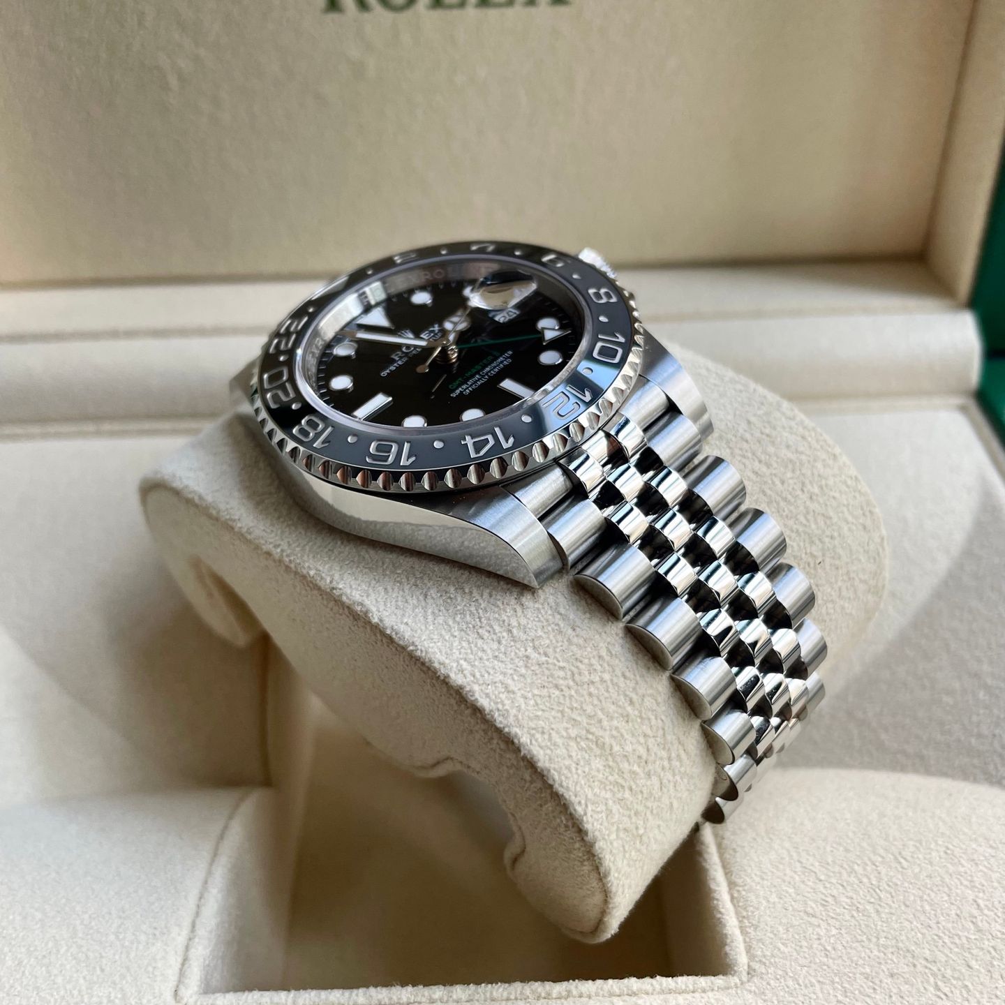 Rolex GMT-Master II 126710GRNR (2024) - Black dial 40 mm Steel case (3/7)