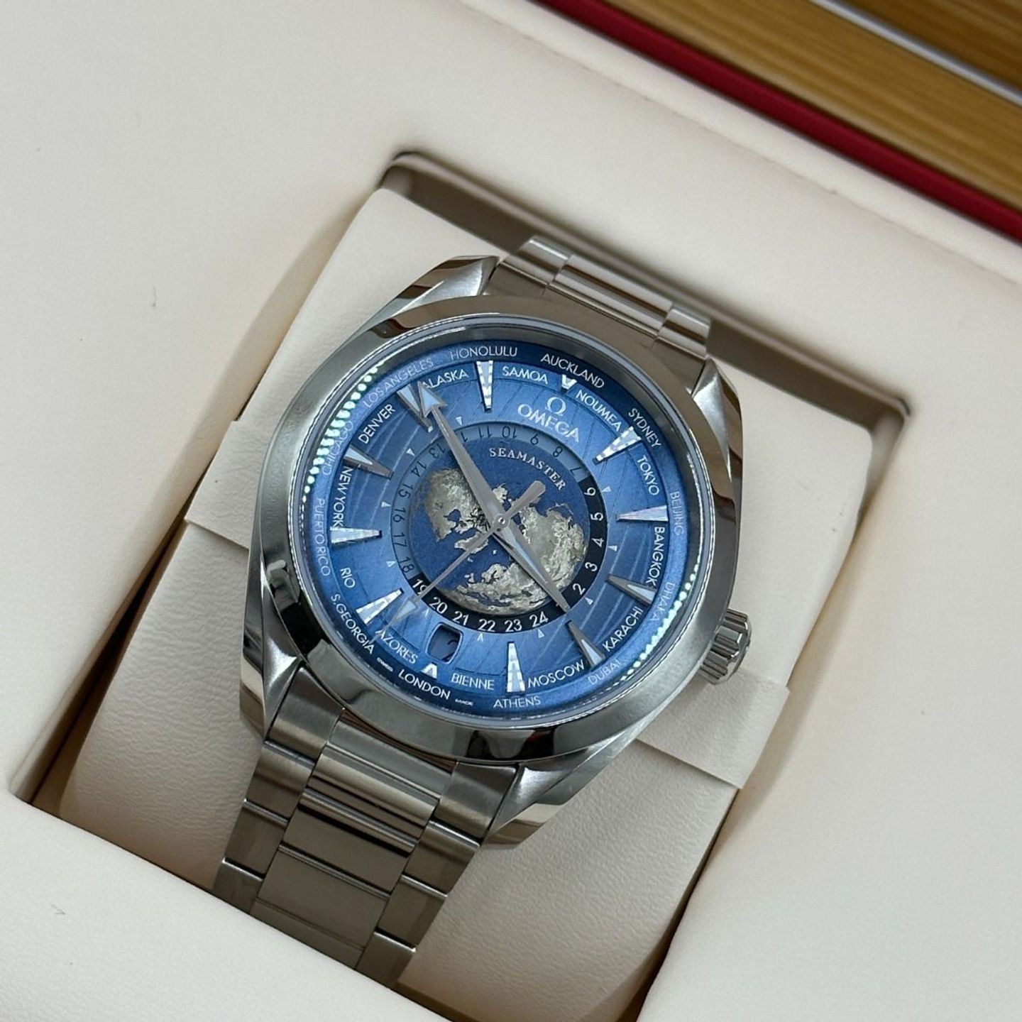 Omega Seamaster Aqua Terra 220.10.43.22.03.002 (2024) - Blue dial 43 mm Steel case (8/8)