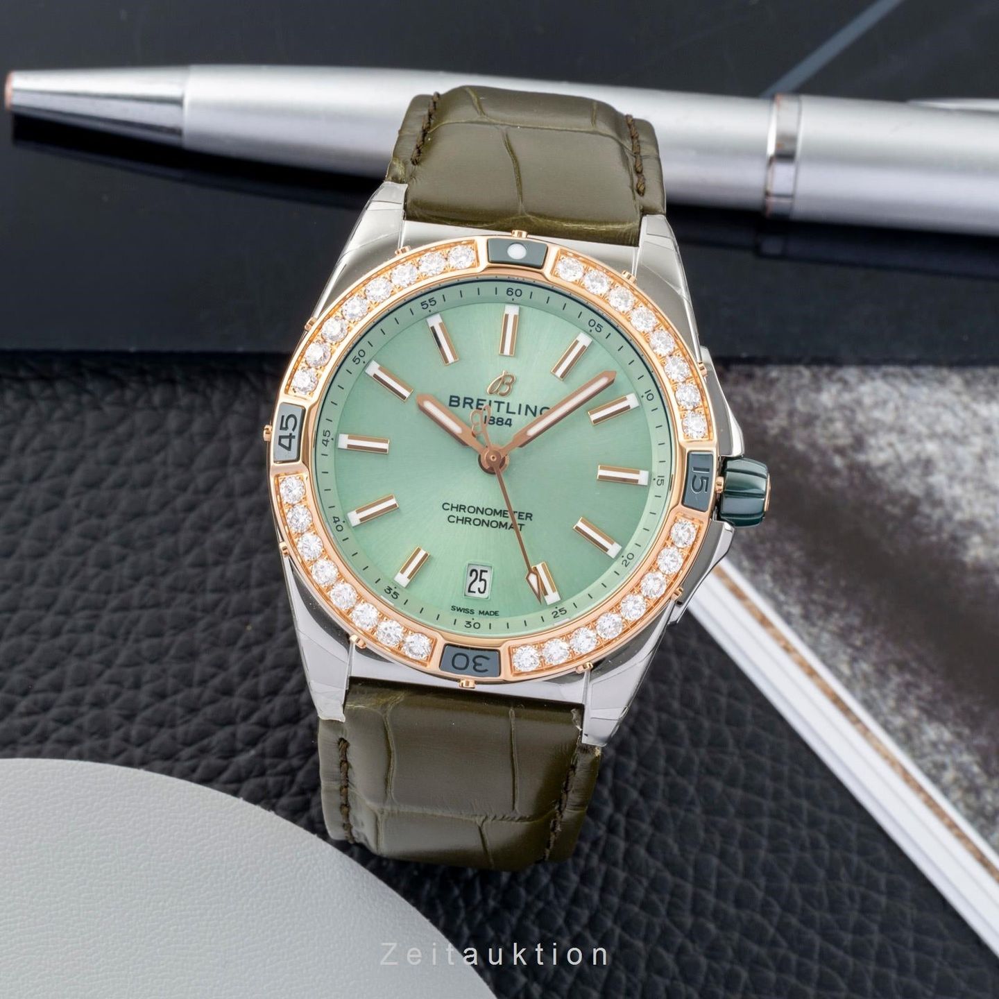 Breitling Chronomat 38 U17356531L1P1 (Unknown (random serial)) - Pink dial 38 mm Gold/Steel case (3/8)