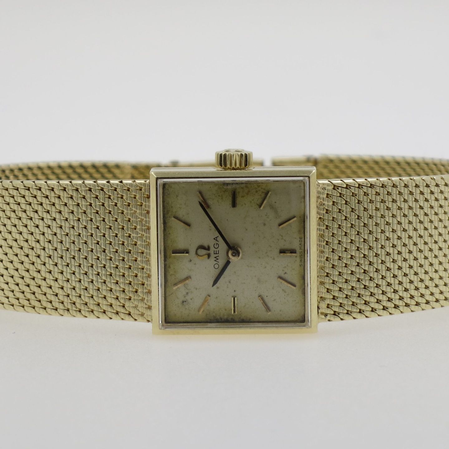 Omega Vintage Unknown (1966) - Silver dial 17 mm Yellow Gold case (2/4)