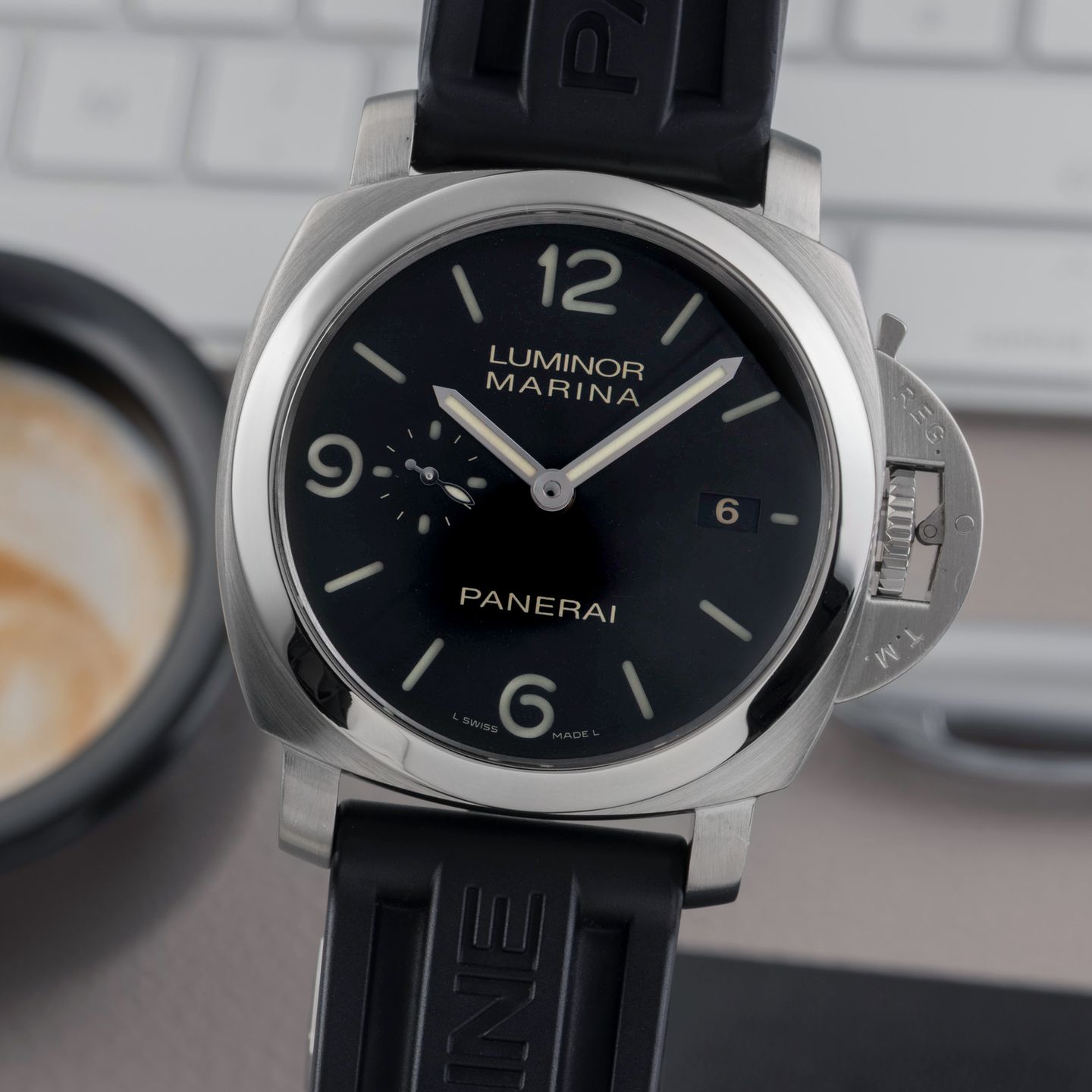 Panerai Luminor Marina 1950 3 Days Automatic PAM00328 (2012) - Black dial 44 mm Steel case (3/8)