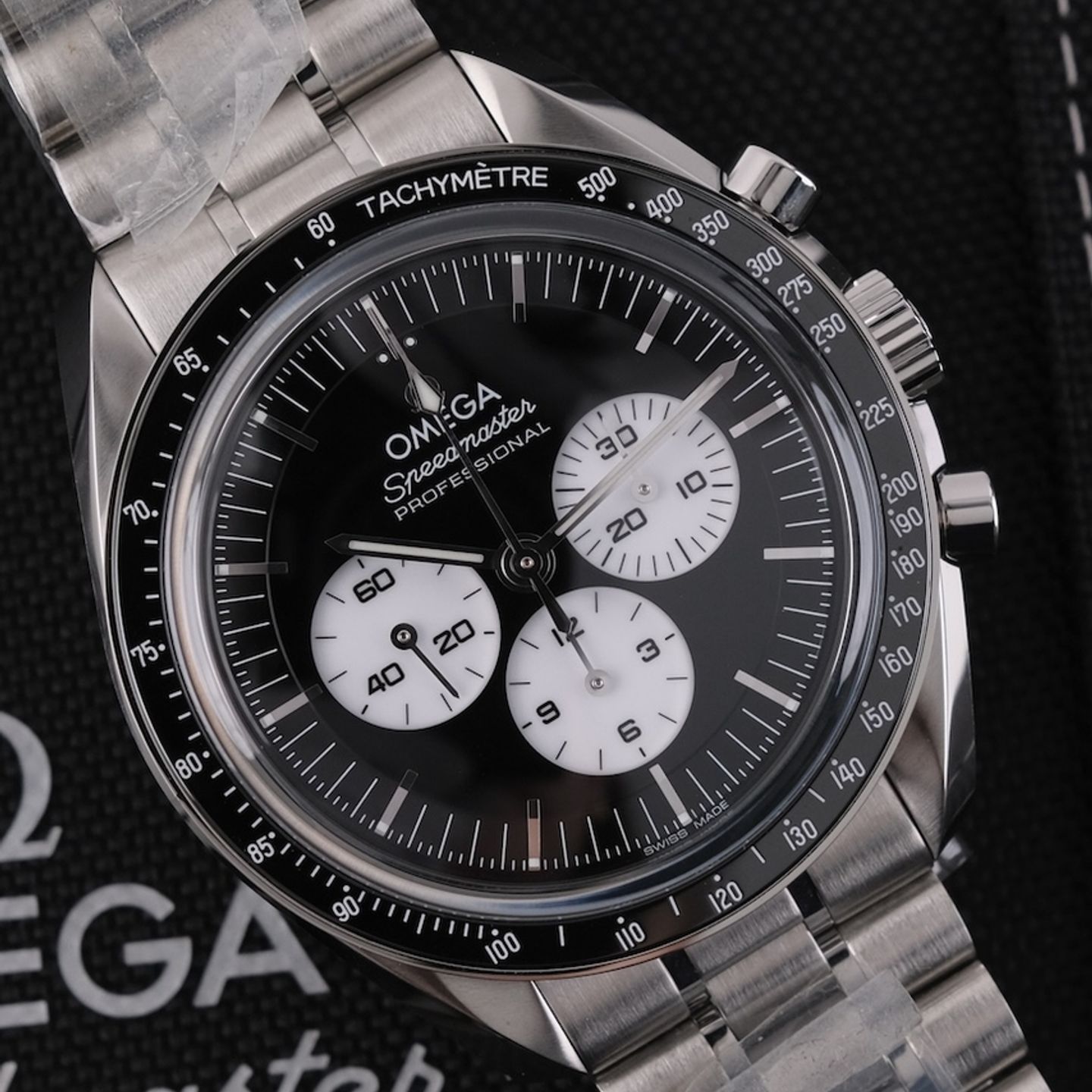 Omega Speedmaster Professional Moonwatch 310.30.42.50.01.004 (2026) - Black dial 42 mm Steel case (1/8)